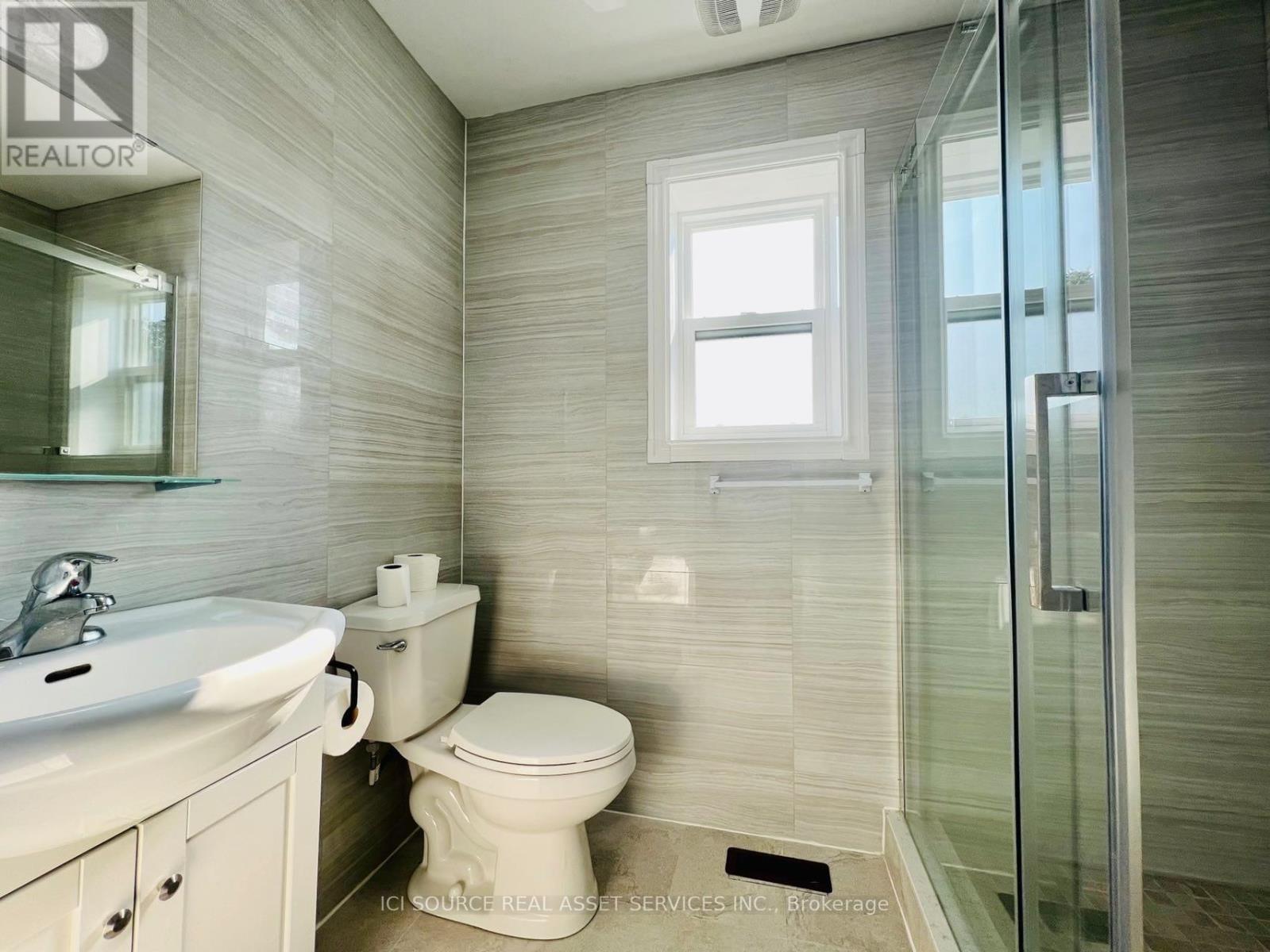 Upper - 1342 Weston Road, Toronto, Ontario  M6M 4R5 - Photo 4 - W12520448