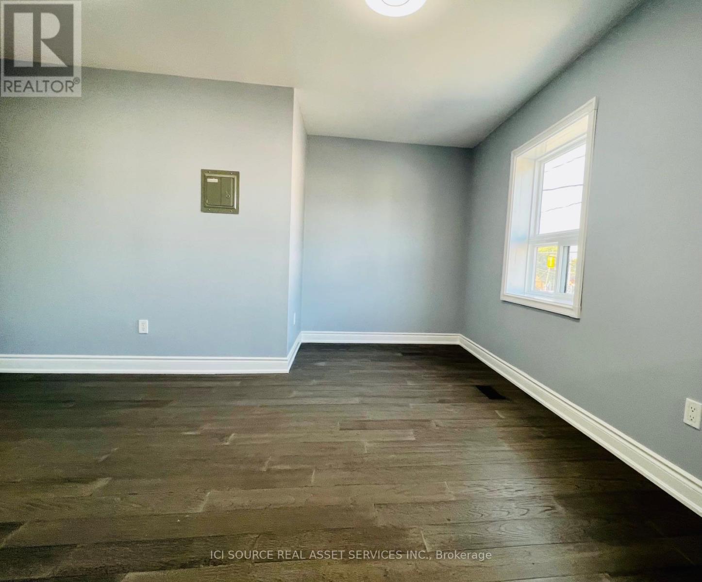 Upper - 1342 Weston Road, Toronto, Ontario  M6M 4R5 - Photo 6 - W12520448