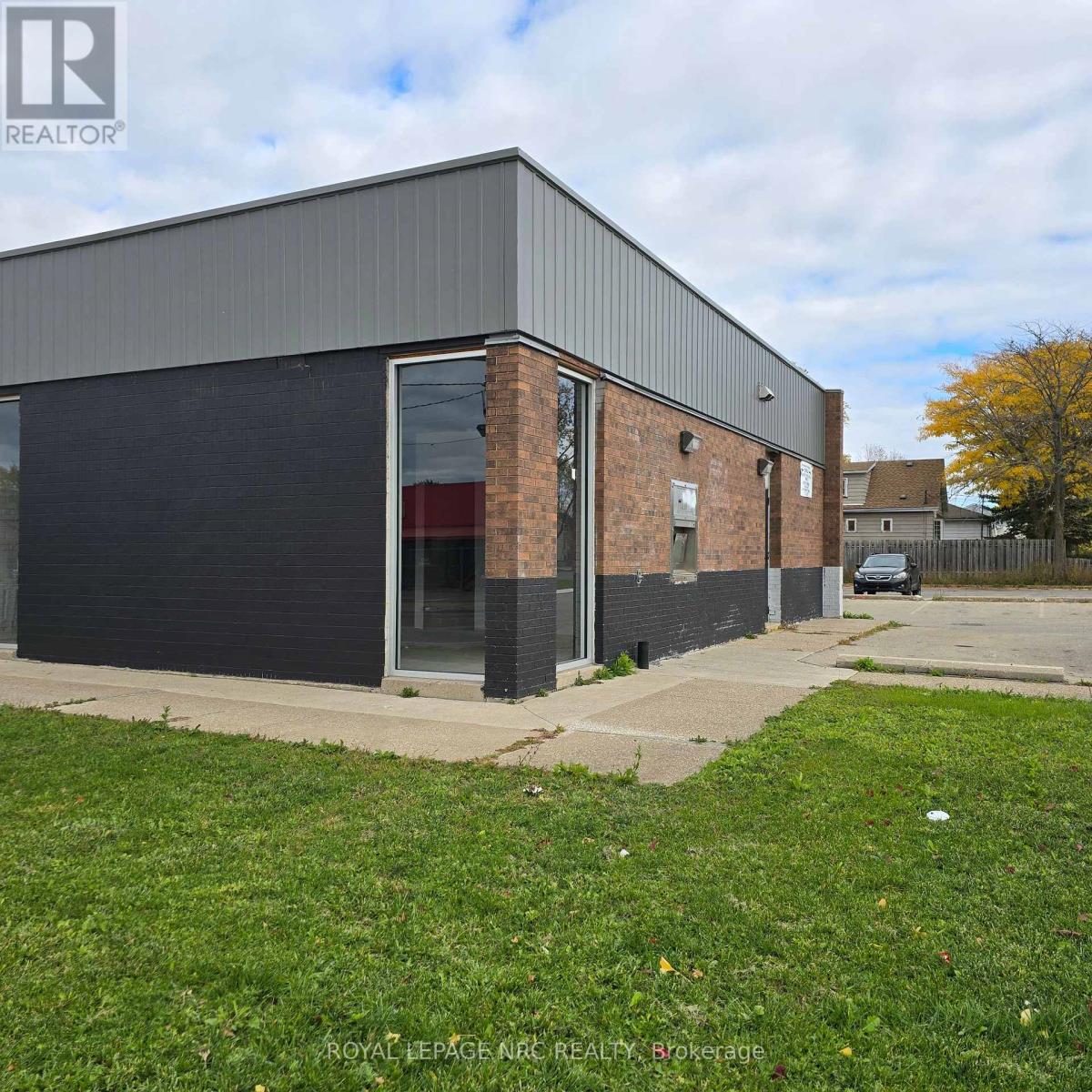 108 Hartzel Road, St. Catharines, Ontario  L2P 1N4 - Photo 3 - X12520504