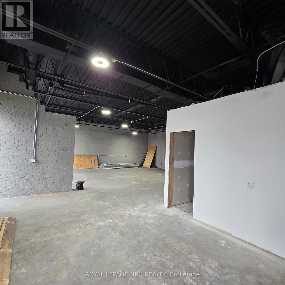 108 Hartzel Road, St. Catharines, Ontario  L2P 1N4 - Photo 6 - X12520504