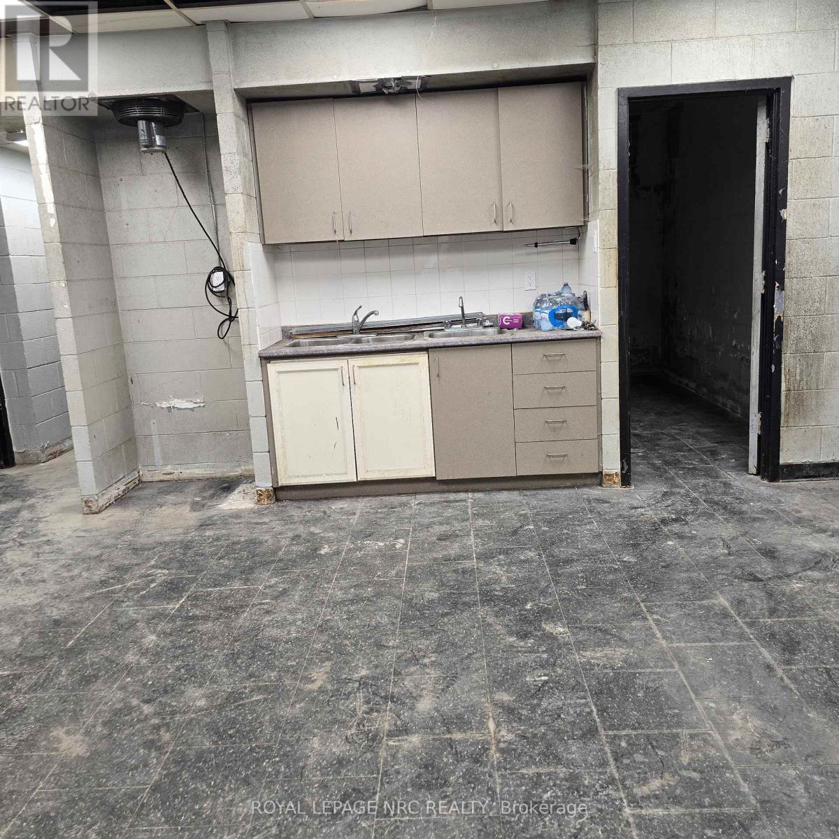 108 Hartzel Road, St. Catharines, Ontario  L2P 1N4 - Photo 8 - X12520504