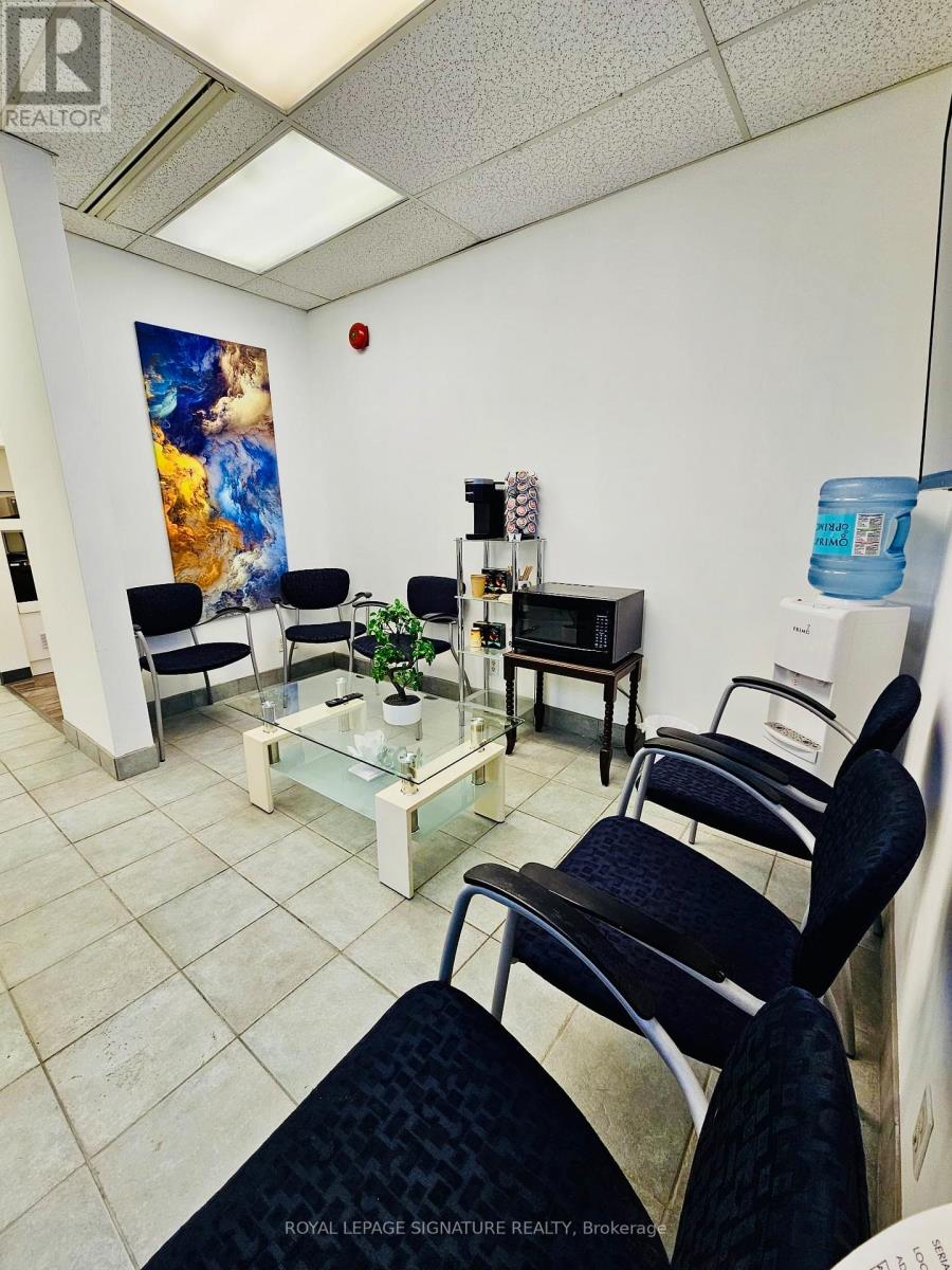 Unit 405 - 71 King Street W, Mississauga, Ontario L5B 4A2 - Photo 11 - W12516500