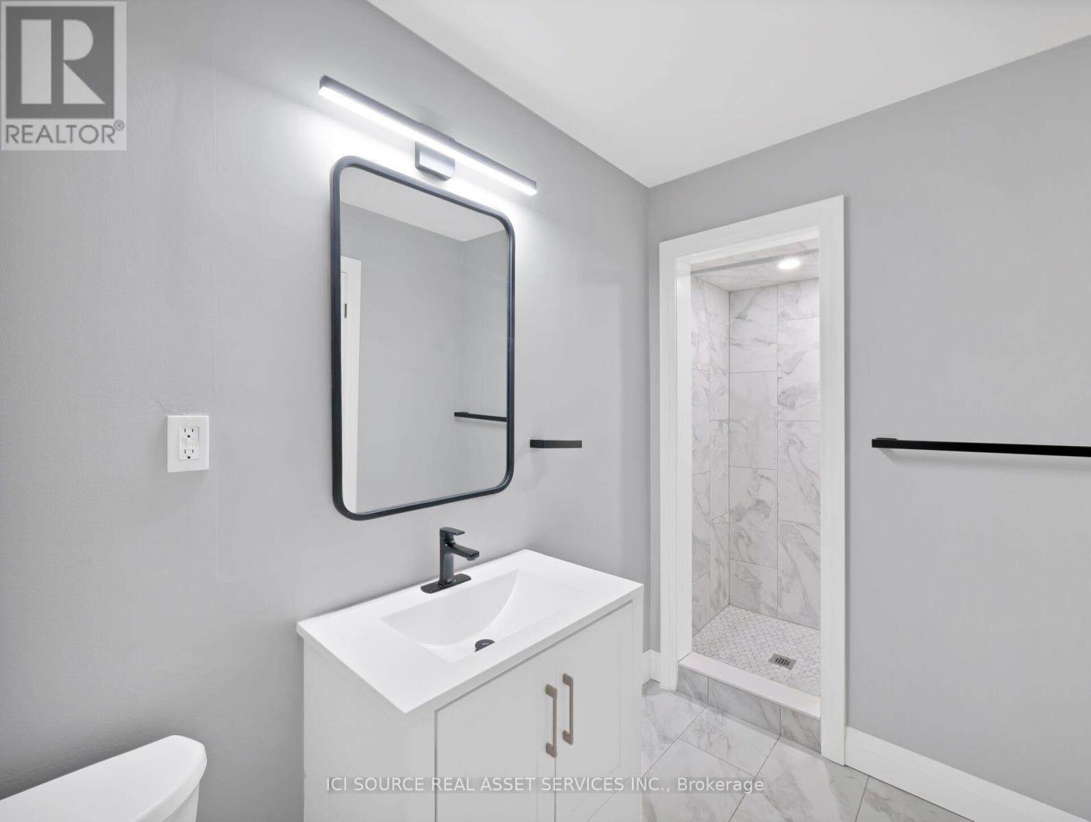 B - 93 Presidio Drive, Hamilton, Ontario  L8W 3C4 - Photo 10 - X12520462