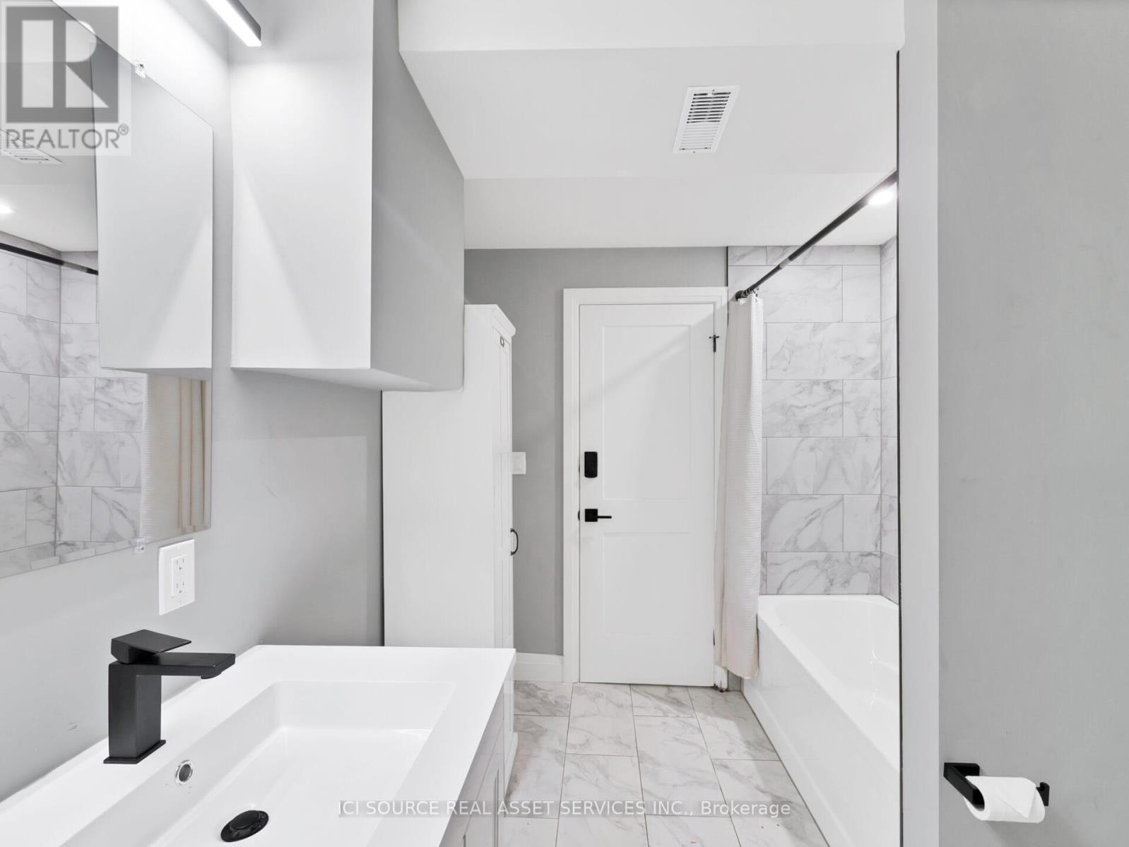 B - 93 Presidio Drive, Hamilton, Ontario  L8W 3C4 - Photo 15 - X12520462