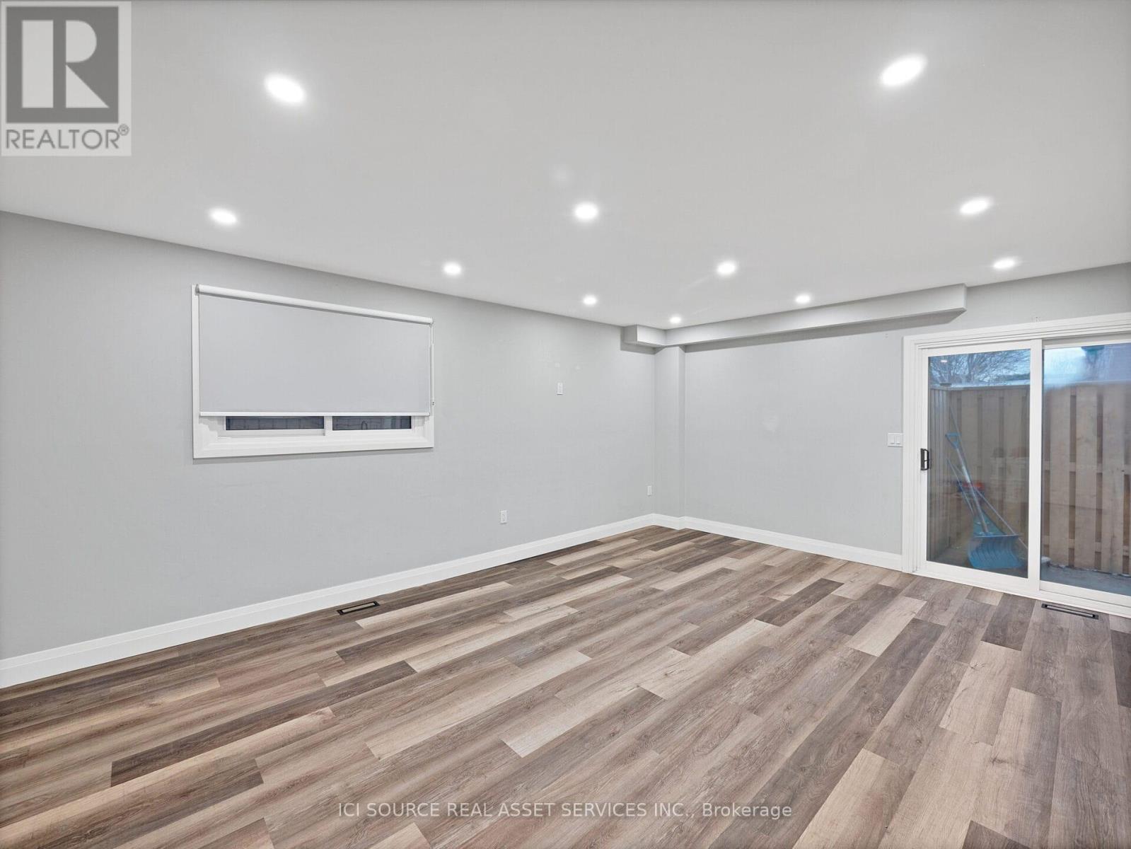 B - 93 Presidio Drive, Hamilton, Ontario  L8W 3C4 - Photo 2 - X12520462