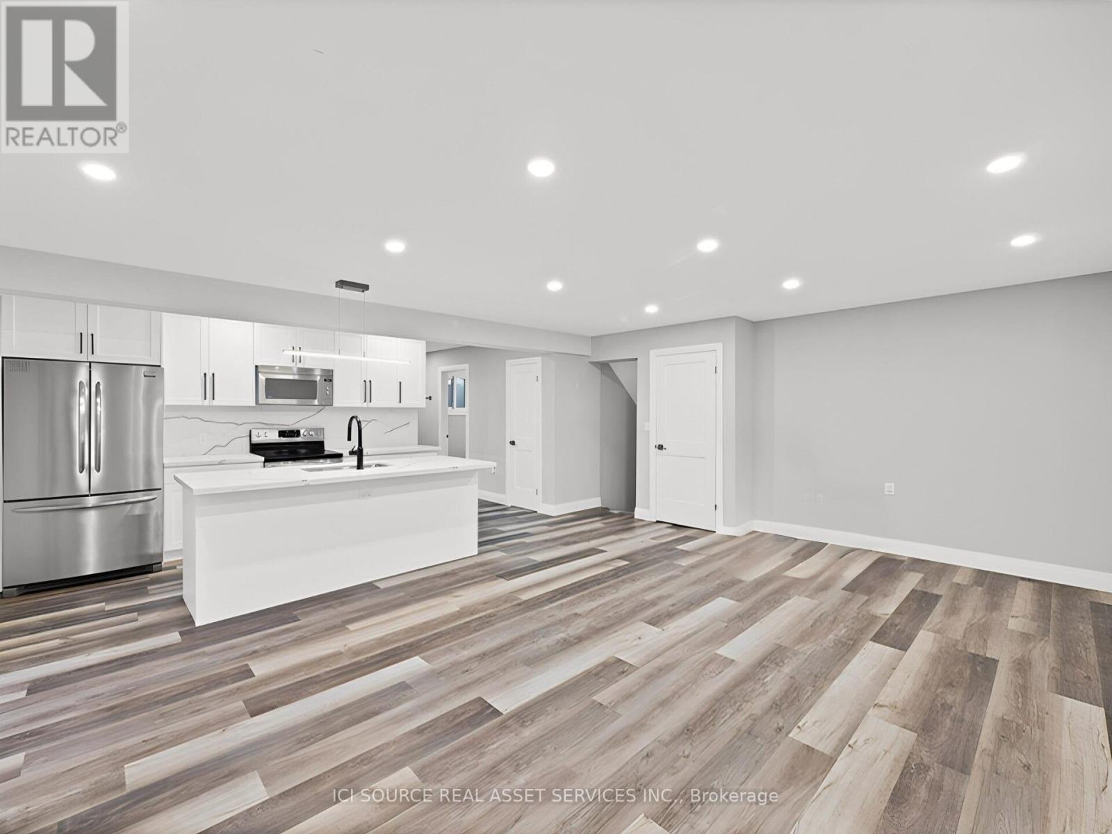 B - 93 Presidio Drive, Hamilton, Ontario  L8W 3C4 - Photo 4 - X12520462