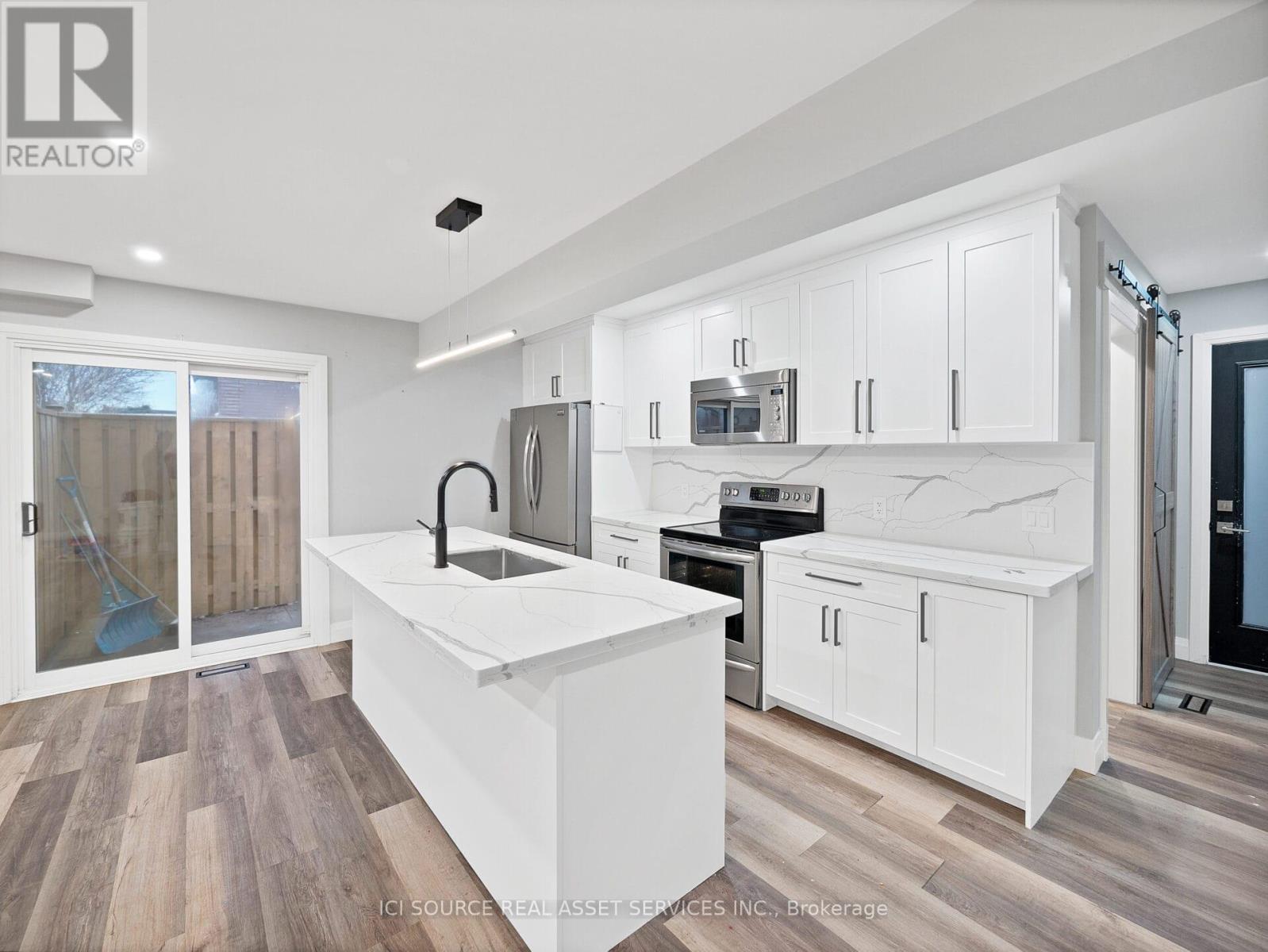 B - 93 Presidio Drive, Hamilton, Ontario  L8W 3C4 - Photo 6 - X12520462