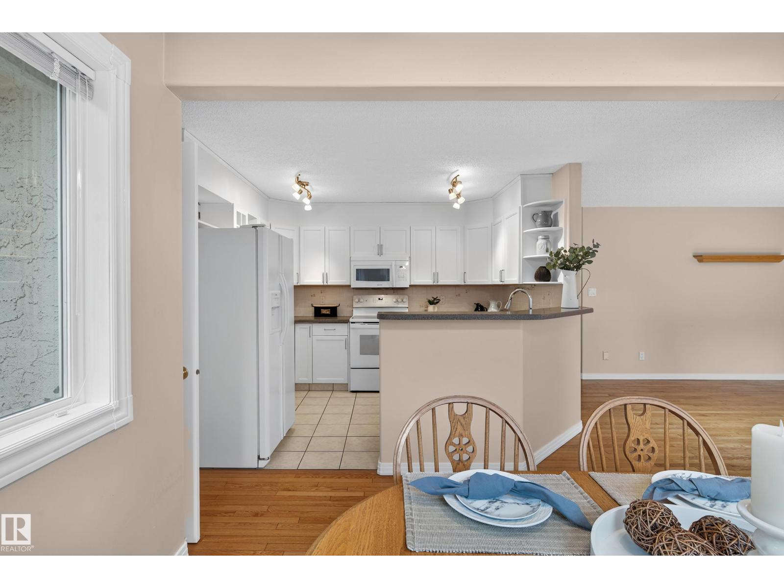 11254 10a Av Nw, Edmonton, Alberta  T6J 6S3 - Photo 2 - E4459412