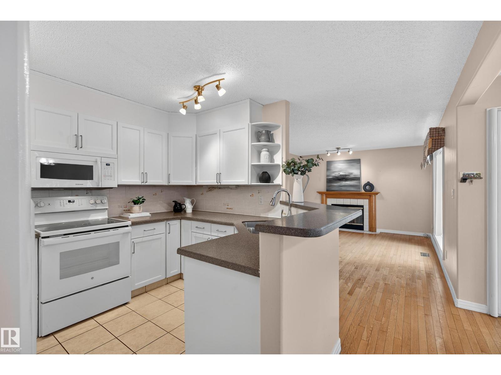 11254 10a Av Nw, Edmonton, Alberta  T6J 6S3 - Photo 3 - E4459412