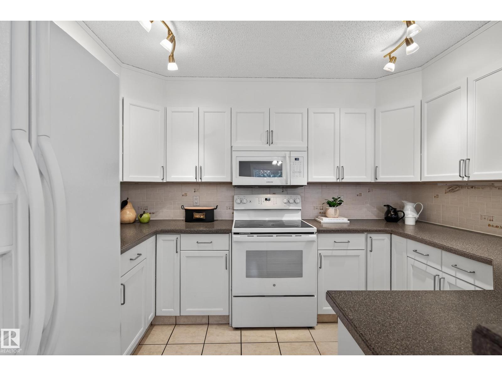 11254 10a Av Nw, Edmonton, Alberta  T6J 6S3 - Photo 7 - E4459412