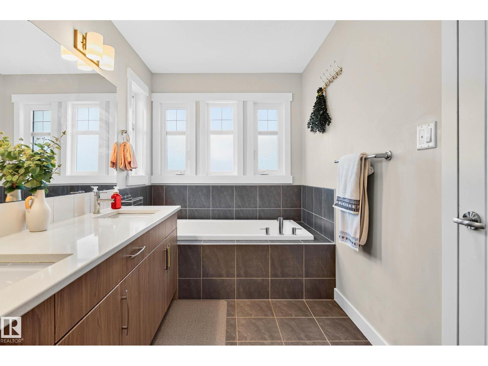 5915 19 Av Sw, Edmonton, Alberta  T6X 2A2 - Photo 29 - E4456233