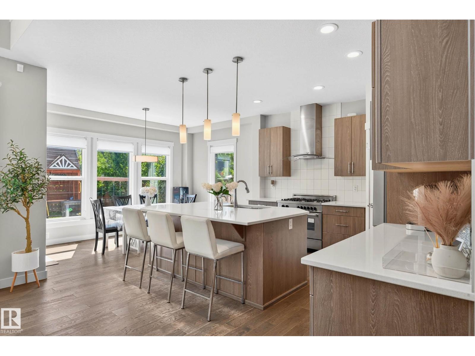 5915 19 Av Sw, Edmonton, Alberta  T6X 2A2 - Photo 5 - E4456233