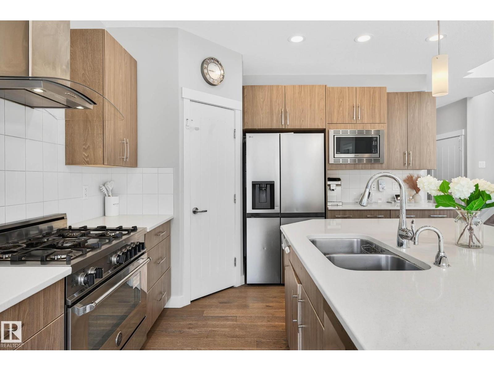 5915 19 Av Sw, Edmonton, Alberta  T6X 2A2 - Photo 10 - E4456233