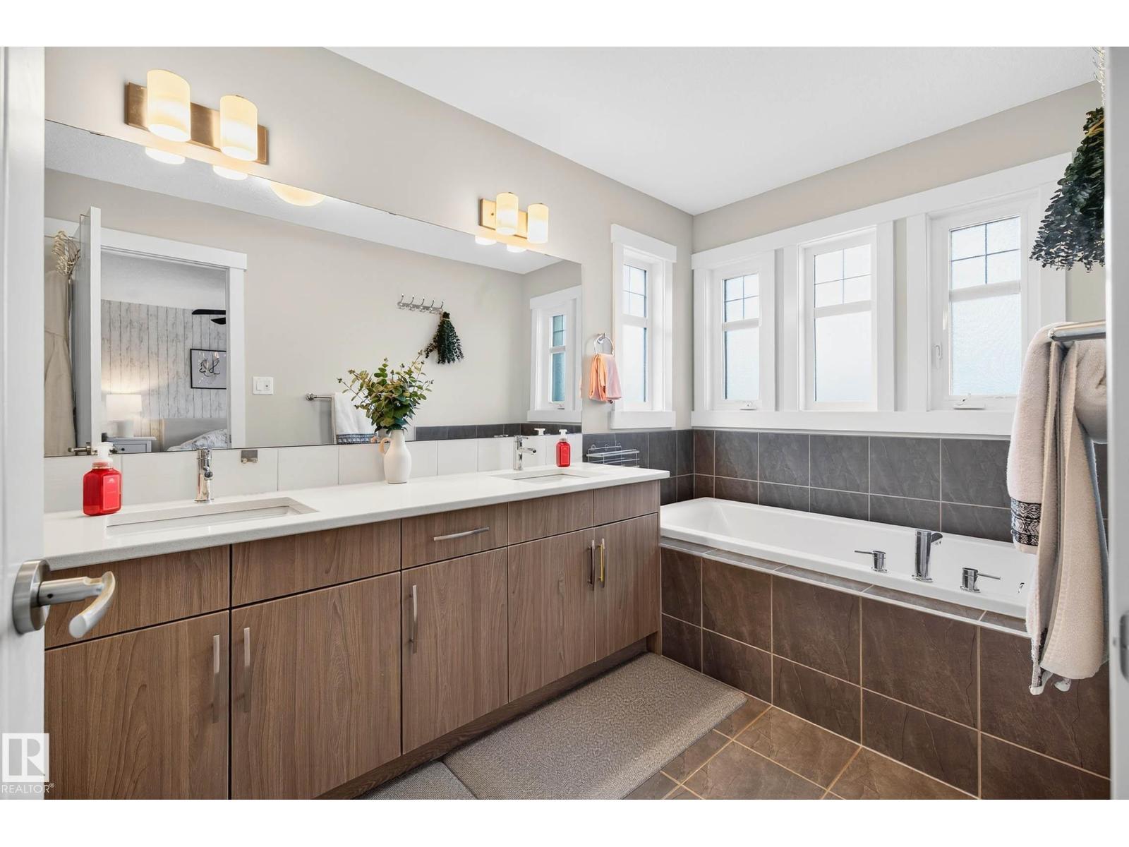 5915 19 Av Sw, Edmonton, Alberta  T6X 2A2 - Photo 28 - E4456233