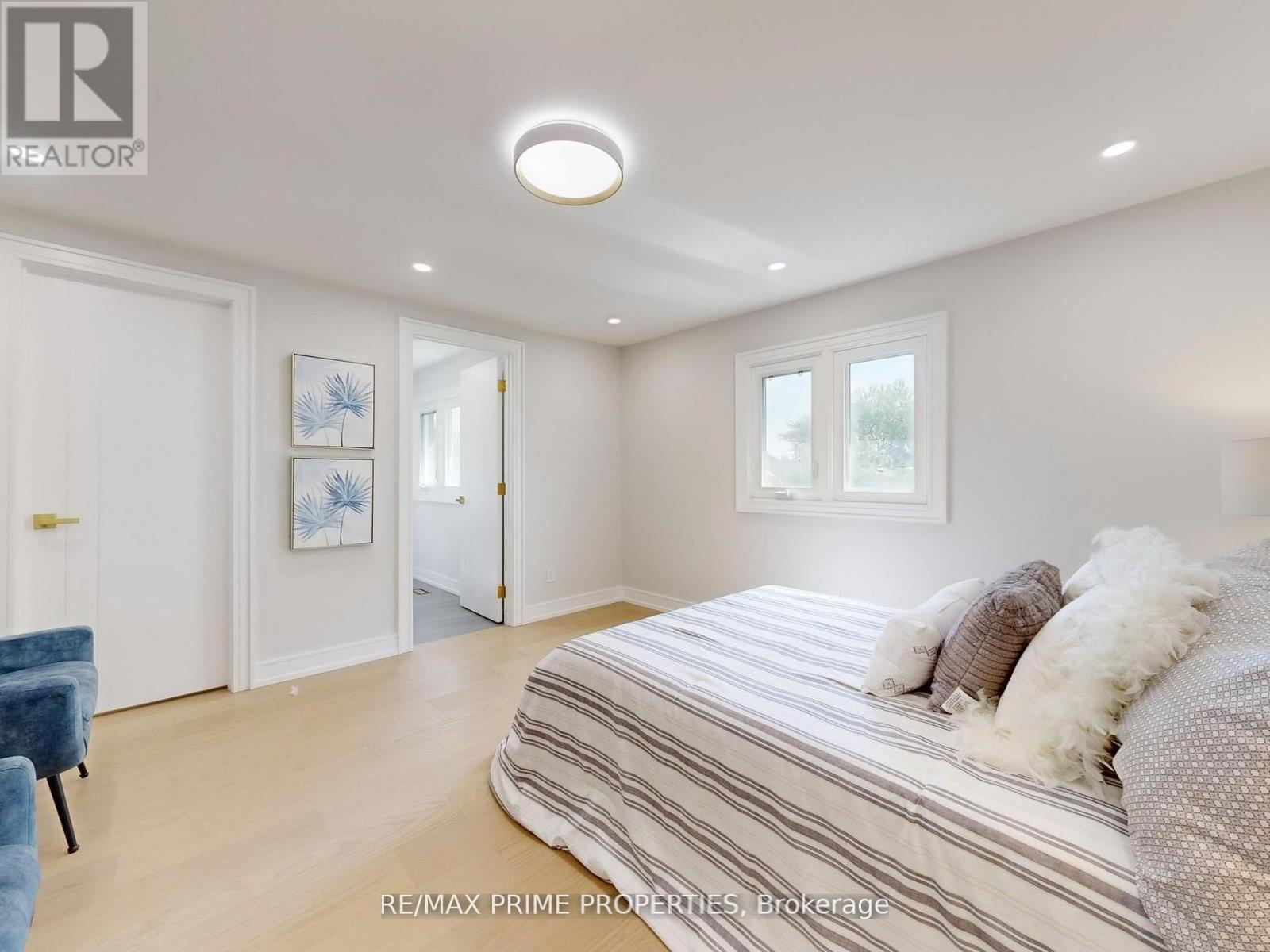 137 Old Surrey Lane, Richmond Hill, Ontario  L4C 6R9 - Photo 37 - N12520470