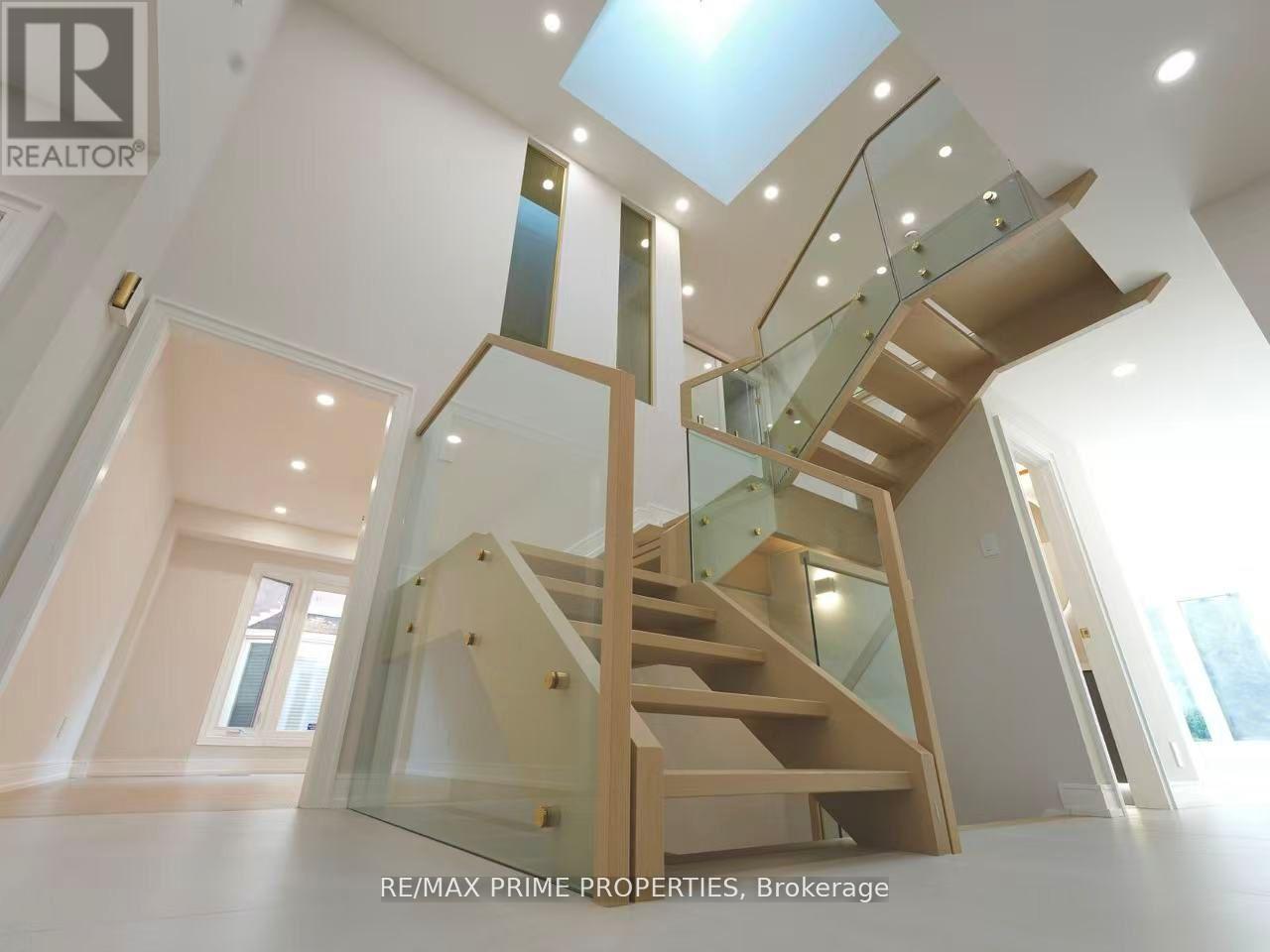 137 Old Surrey Lane, Richmond Hill, Ontario  L4C 6R9 - Photo 40 - N12520470