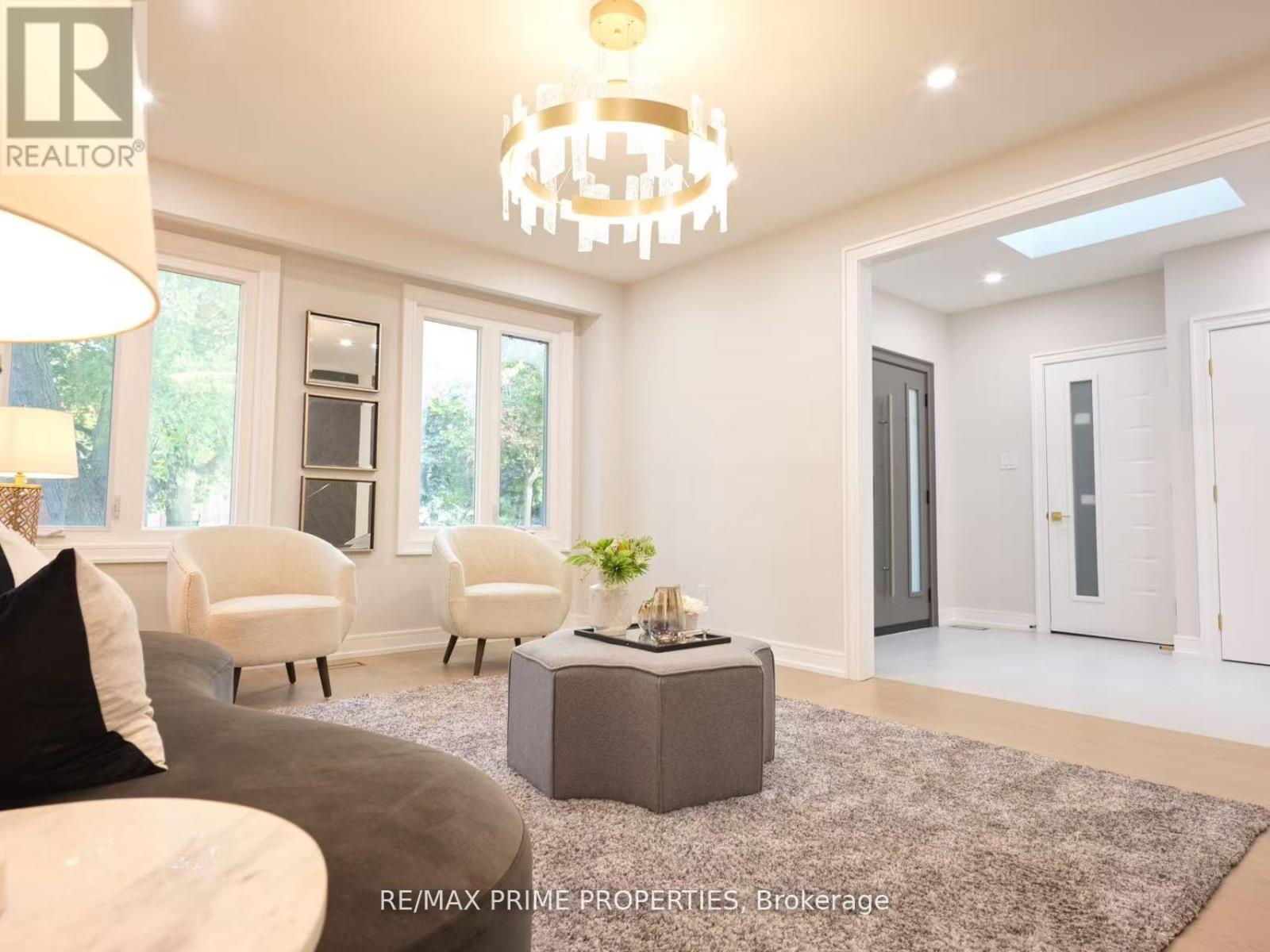 137 Old Surrey Lane, Richmond Hill, Ontario  L4C 6R9 - Photo 5 - N12520470