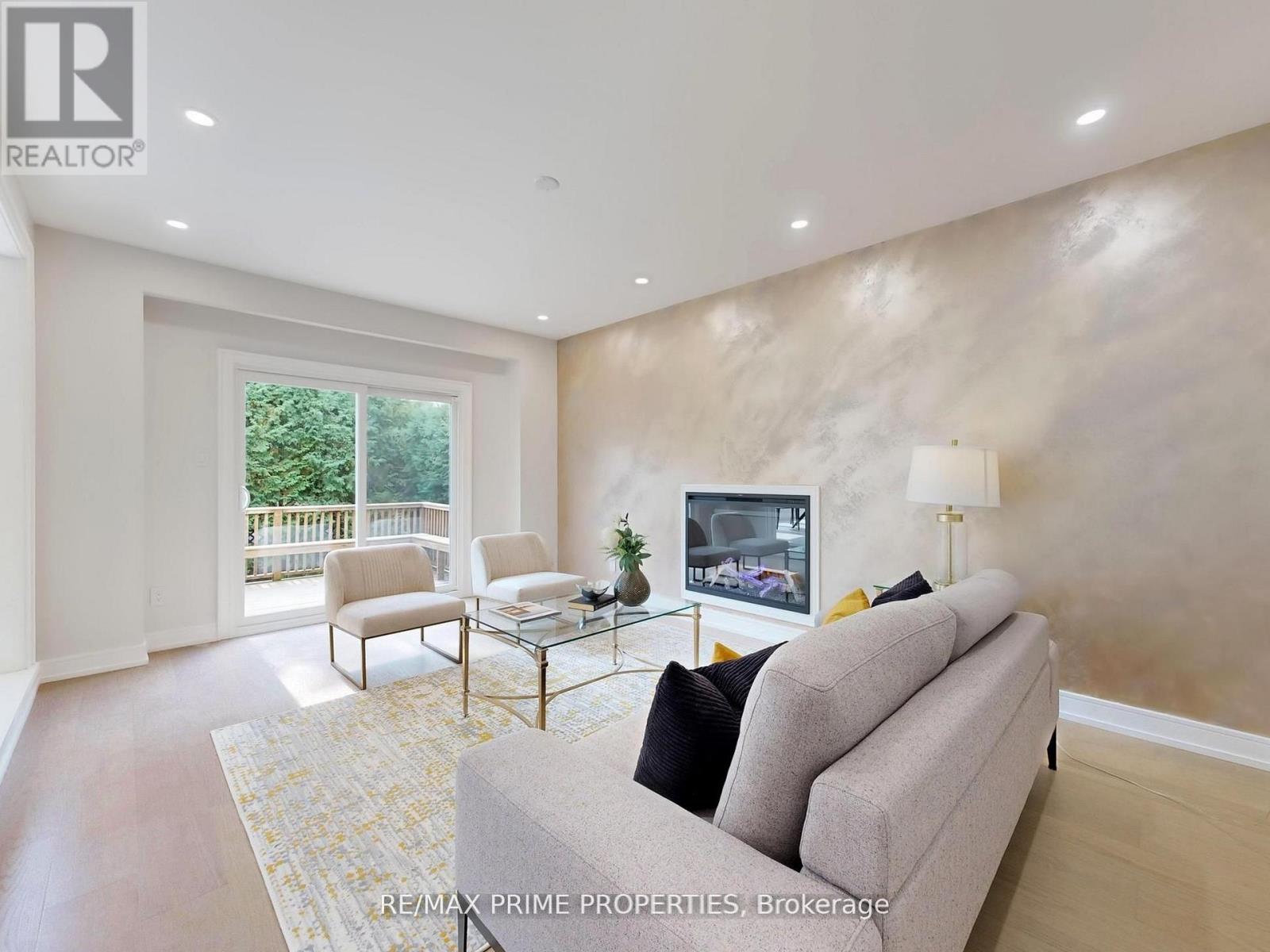 137 Old Surrey Lane, Richmond Hill, Ontario  L4C 6R9 - Photo 8 - N12520470