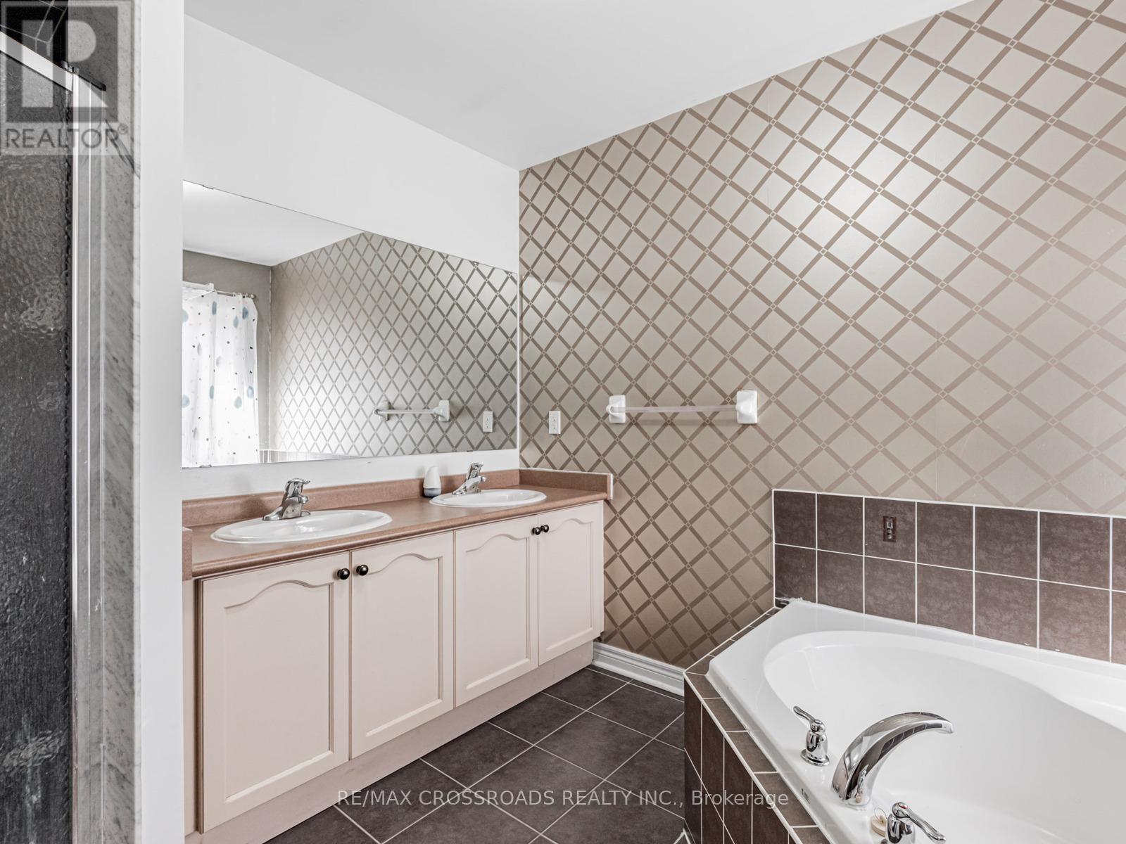 81 Lahore Crescent, Markham, Ontario  L3S 0A6 - Photo 19 - N12520484