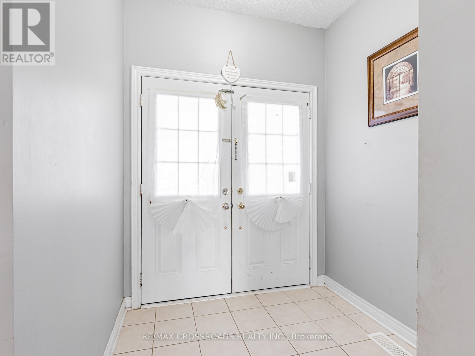 81 Lahore Crescent, Markham, Ontario  L3S 0A6 - Photo 3 - N12520484