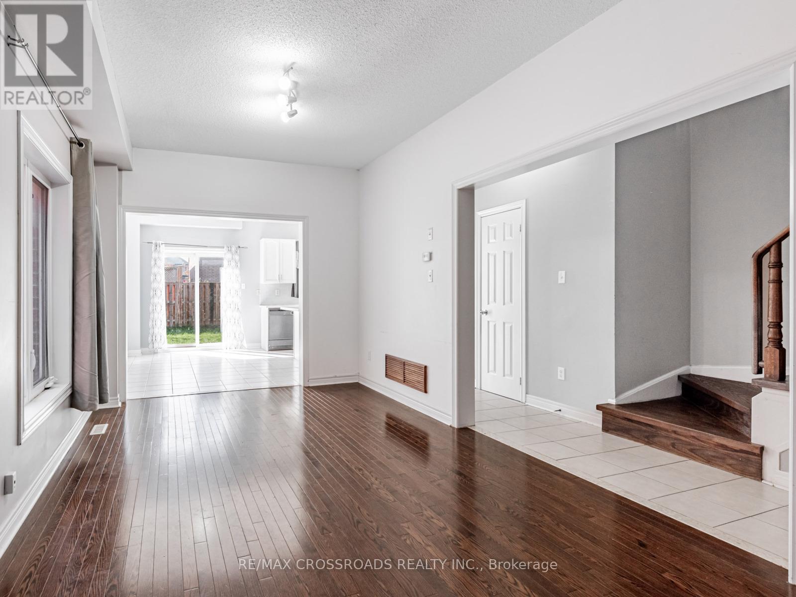 81 Lahore Crescent, Markham, Ontario  L3S 0A6 - Photo 5 - N12520484