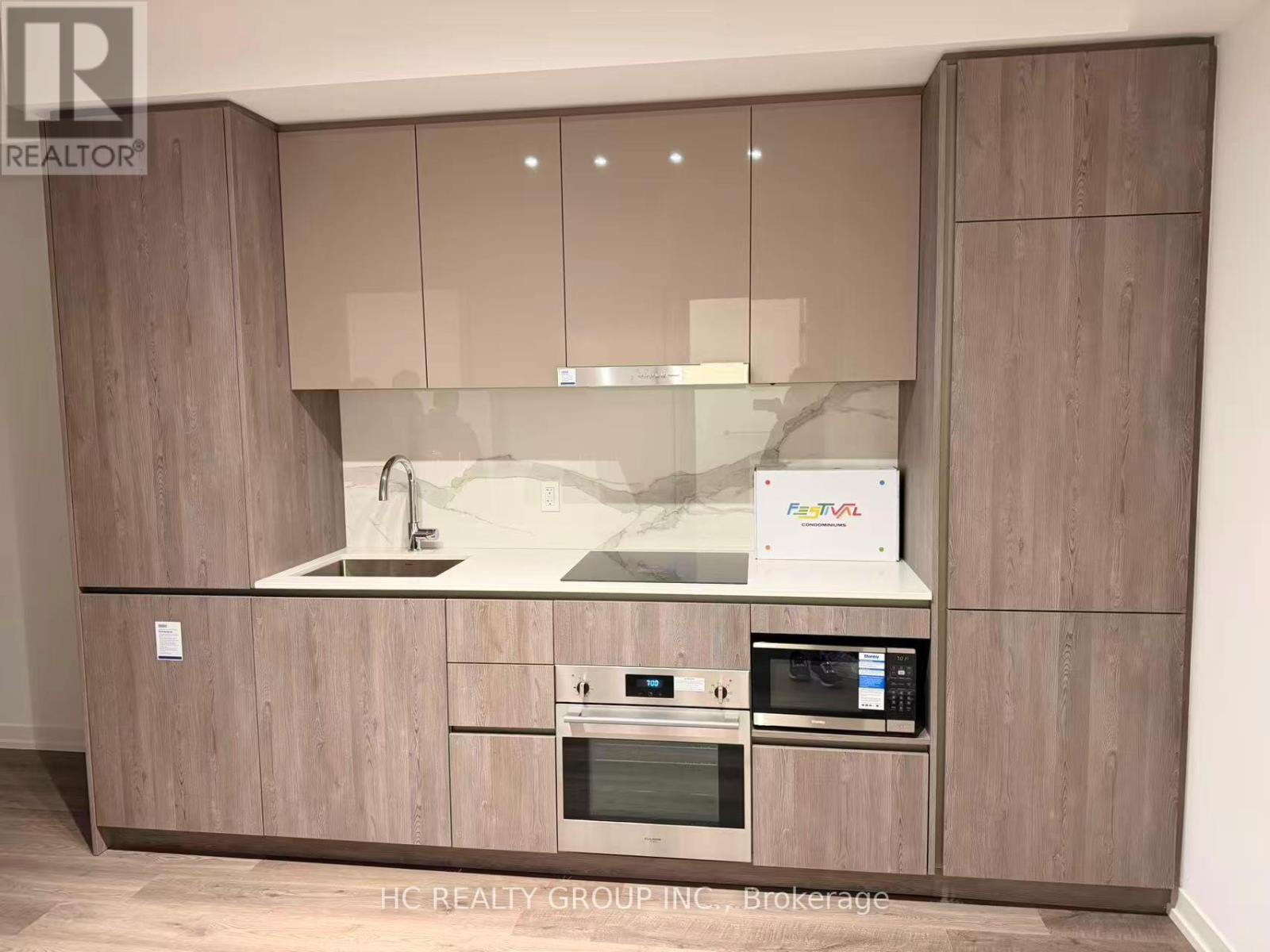 903 - 8 Interchange Way, Vaughan, Ontario  L4K 0R2 - Photo 2 - N12520516