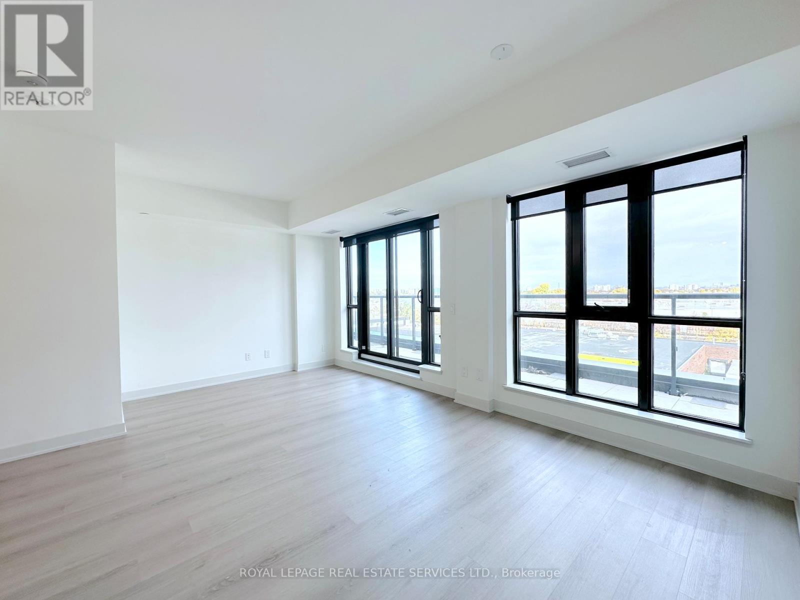 708 - 3385 Dundas Street W, Toronto (Runnymede-Bloor West Village), Ontario  M6S 2S2 - Photo 2 - W12520478