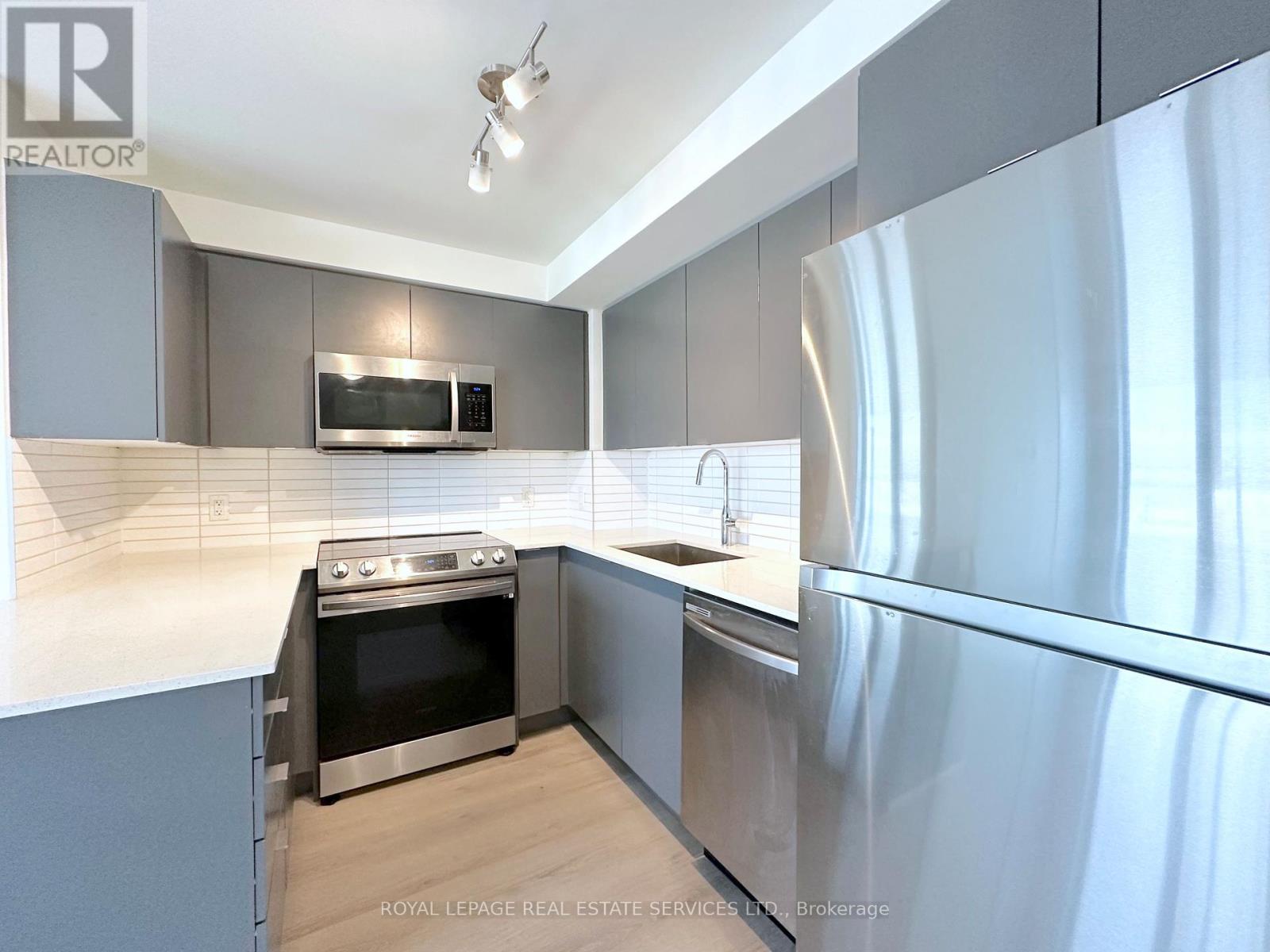 708 - 3385 Dundas Street W, Toronto (Runnymede-Bloor West Village), Ontario  M6S 2S2 - Photo 5 - W12520478