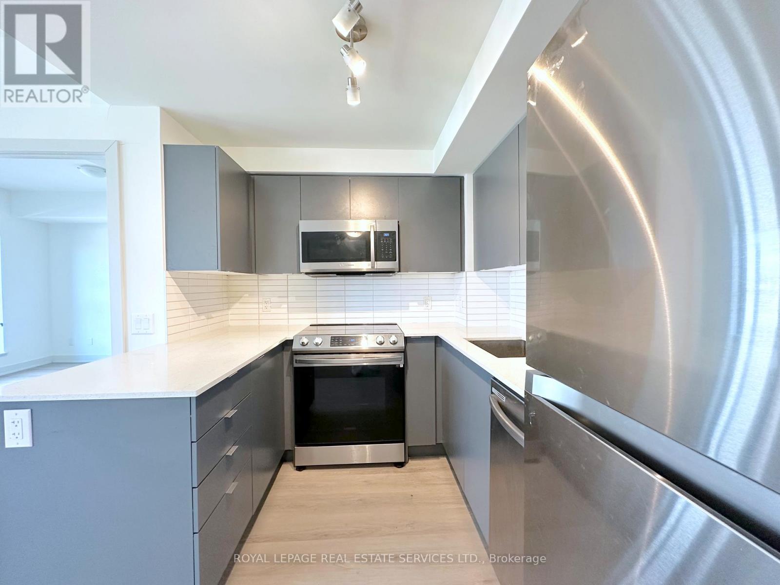 708 - 3385 Dundas Street W, Toronto (Runnymede-Bloor West Village), Ontario  M6S 2S2 - Photo 6 - W12520478