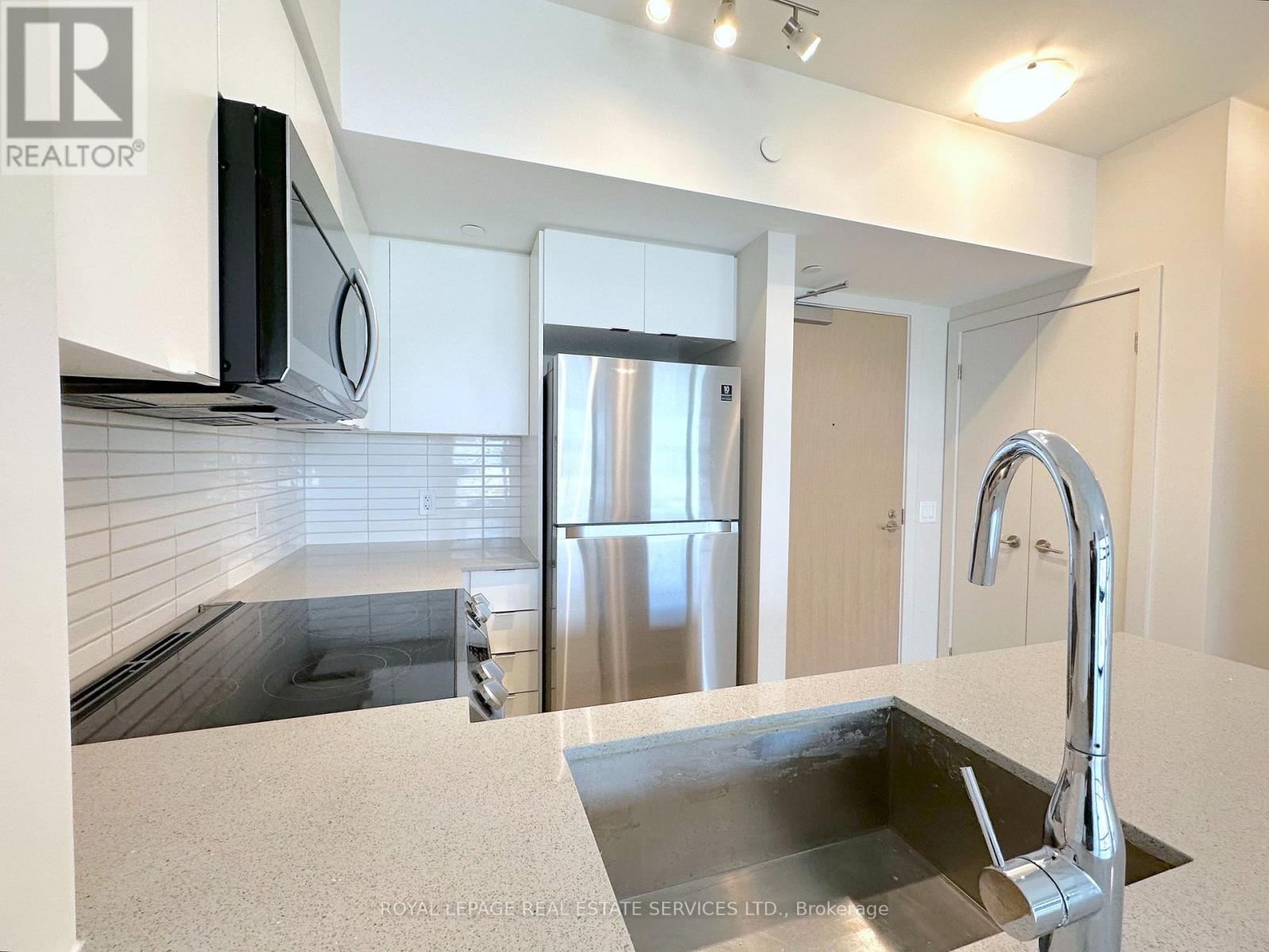 616 - 3385 Dundas Street W, Toronto (Runnymede-Bloor West Village), Ontario  M6S 2S2 - Photo 4 - W12520480