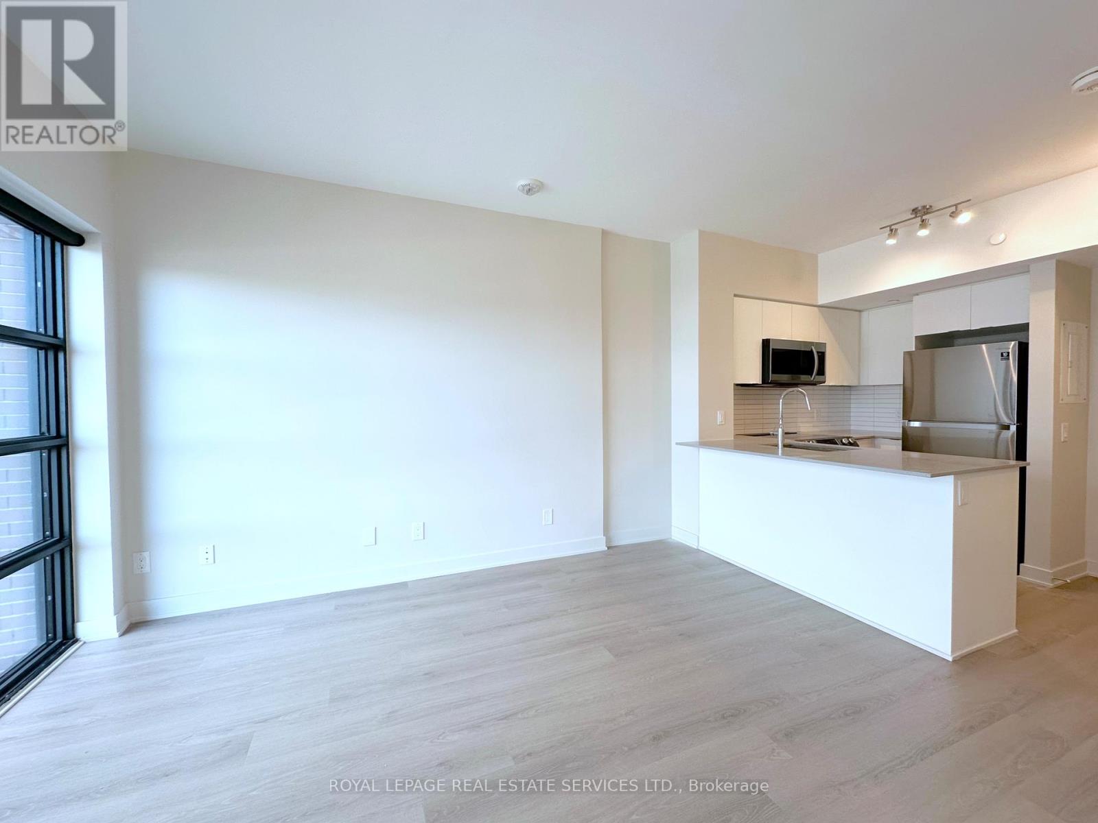 616 - 3385 Dundas Street W, Toronto (Runnymede-Bloor West Village), Ontario  M6S 2S2 - Photo 5 - W12520480