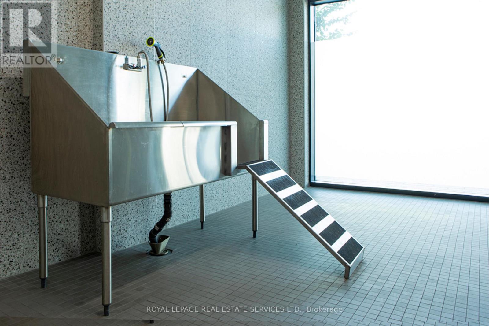 510 - 3385 Dundas Street W, Toronto, Ontario  M6S 2S2 - Photo 19 - W12520482