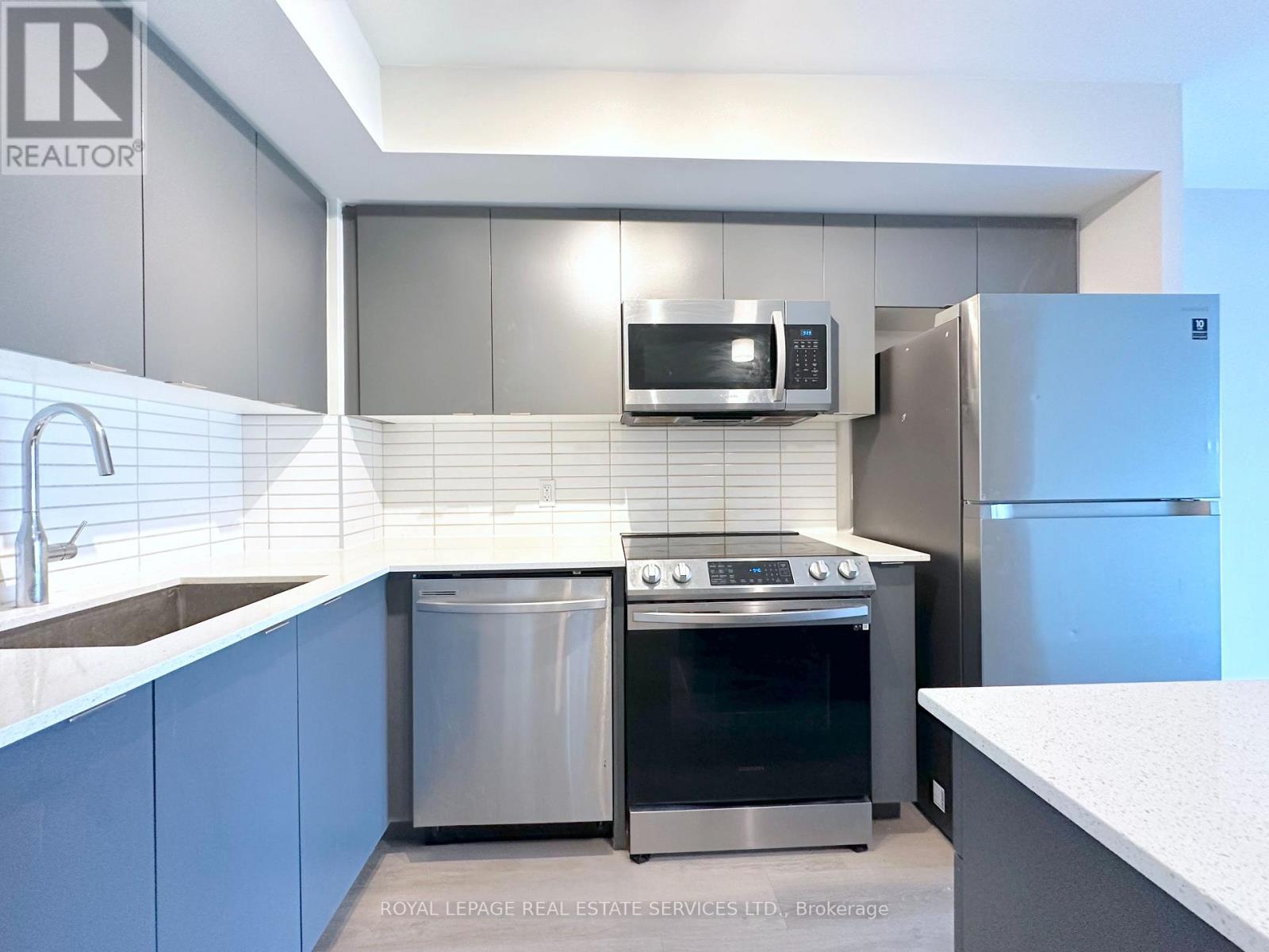 510 - 3385 Dundas Street W, Toronto, Ontario  M6S 2S2 - Photo 3 - W12520482