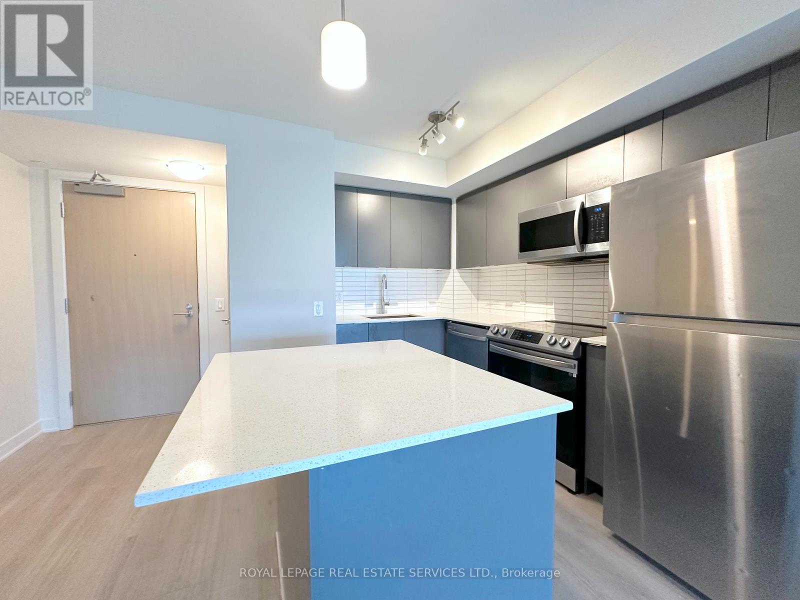 510 - 3385 Dundas Street W, Toronto, Ontario  M6S 2S2 - Photo 4 - W12520482