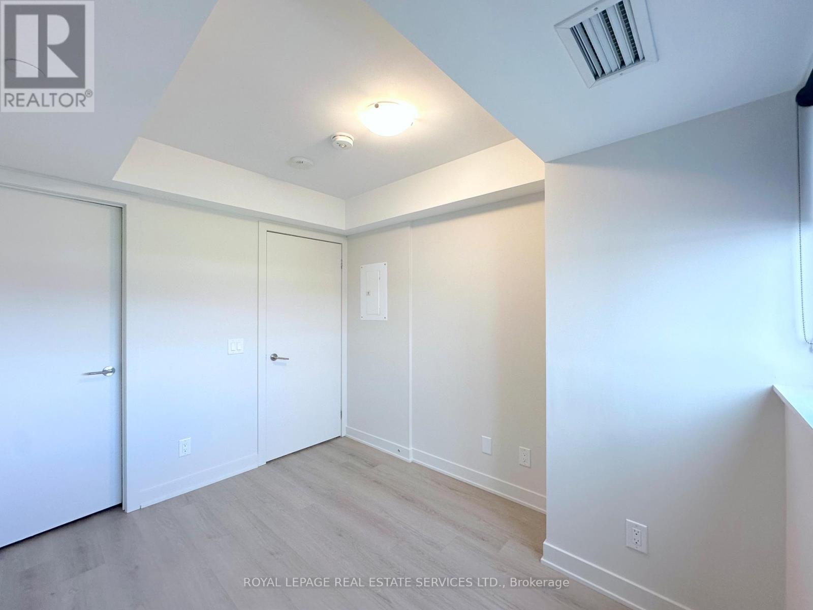 510 - 3385 Dundas Street W, Toronto, Ontario  M6S 2S2 - Photo 8 - W12520482