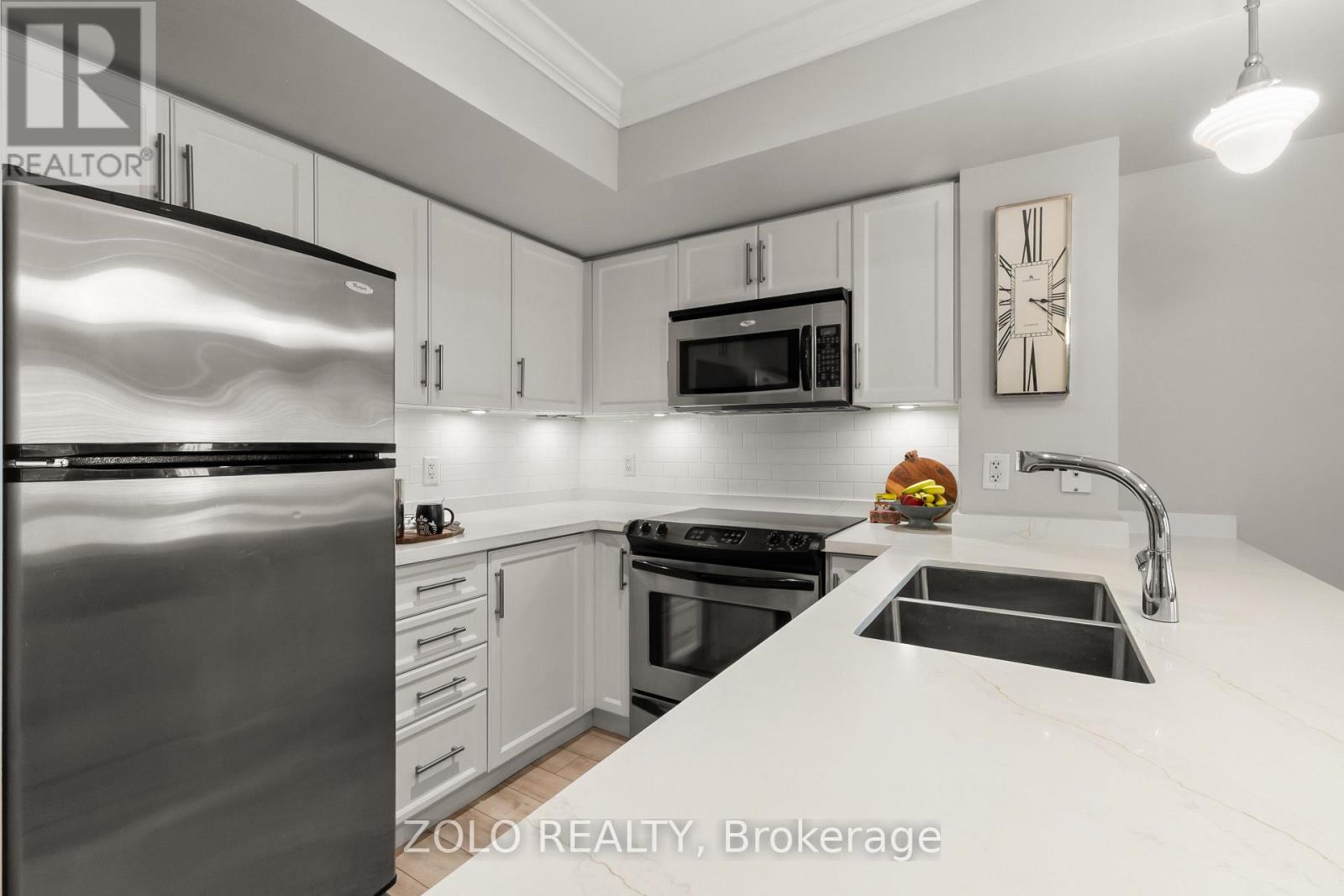 39 - 93 The Queensway, Toronto, Ontario  M6S 5A7 - Photo 7 - W12520494