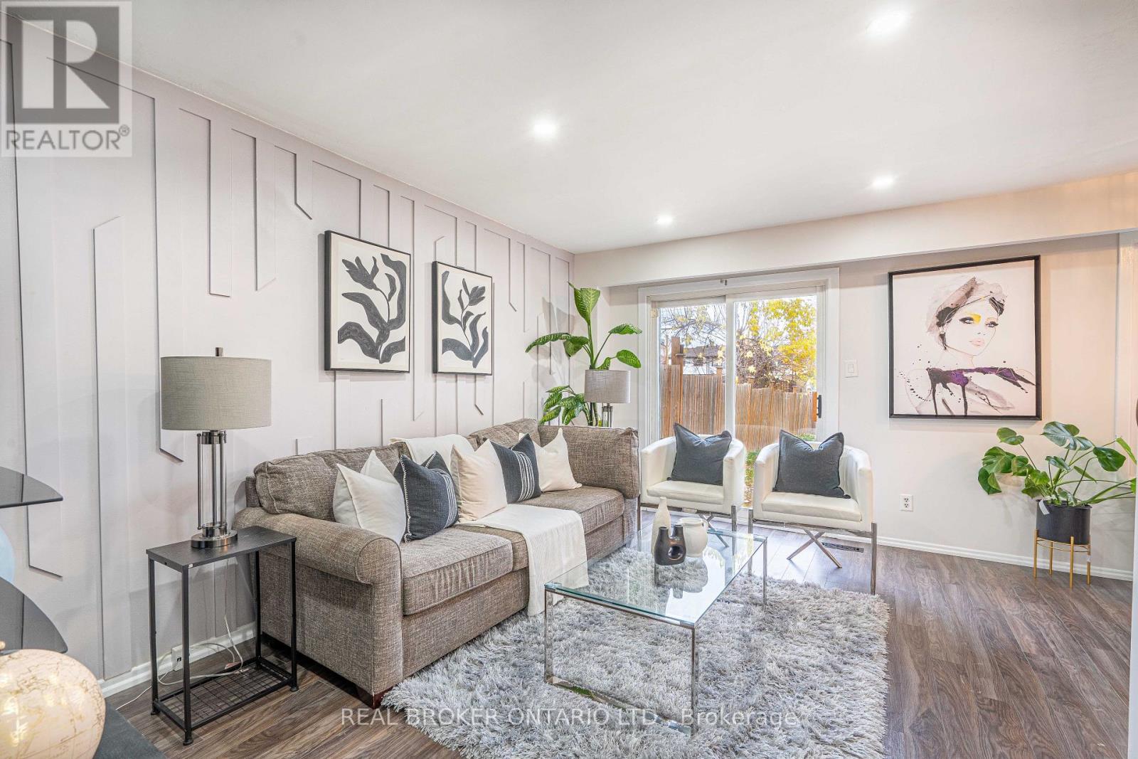 27 Kingswood Drive, Brampton, Ontario  L6V 2X5 - Photo 5 - W12520518