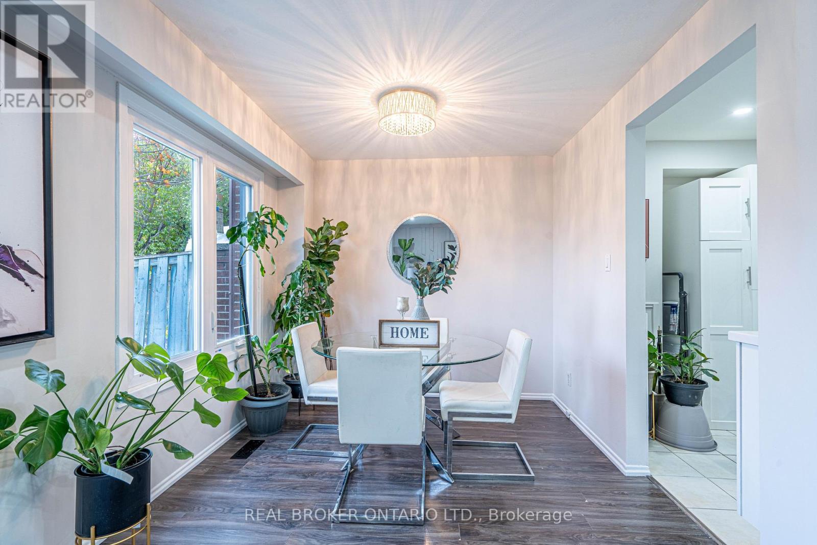 27 Kingswood Drive, Brampton, Ontario  L6V 2X5 - Photo 8 - W12520518