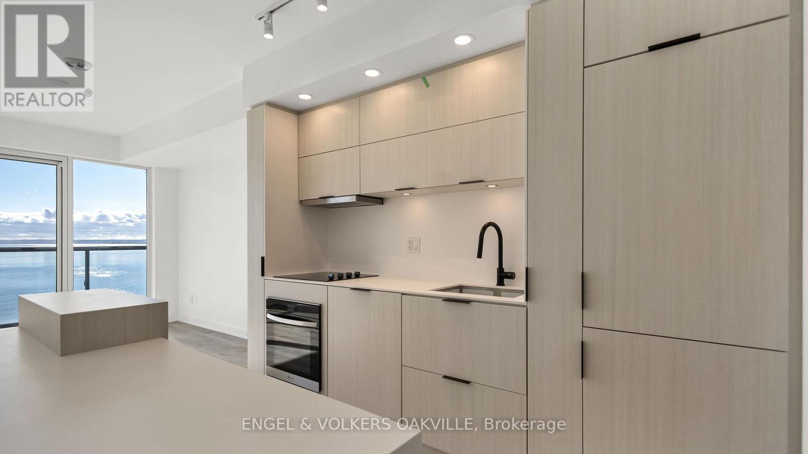 905 - 370 Martha Street, Burlington, Ontario  L7R 0G9 - Photo 12 - W12520524