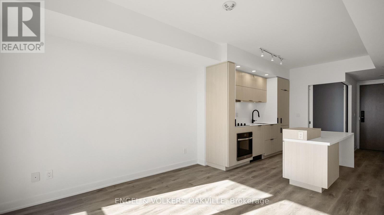 905 - 370 Martha Street, Burlington, Ontario  L7R 0G9 - Photo 13 - W12520524