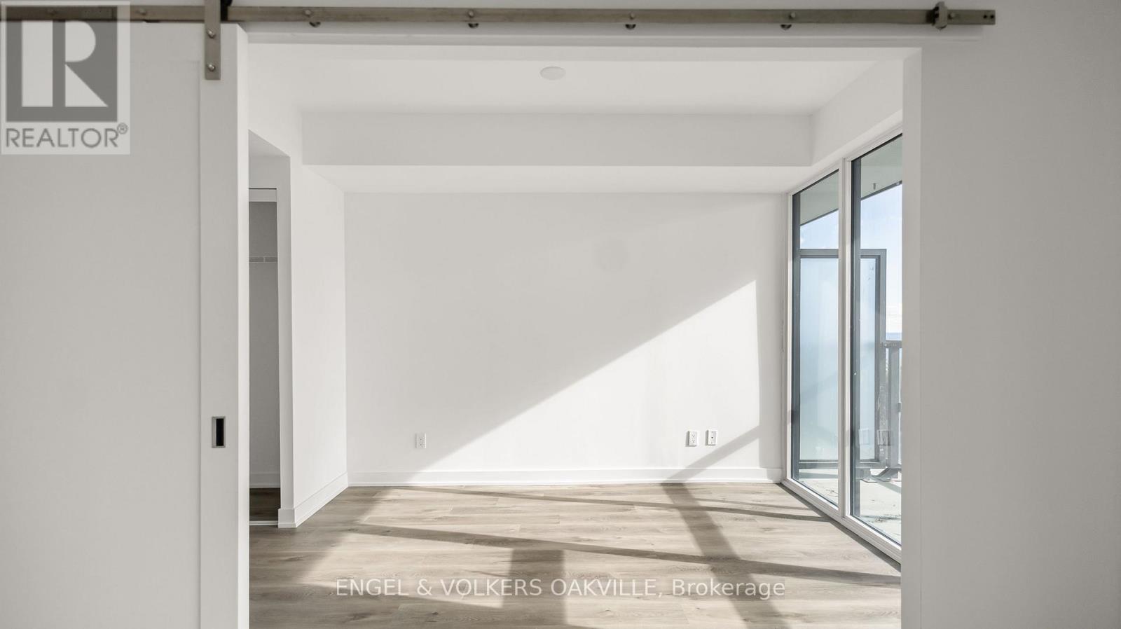 905 - 370 Martha Street, Burlington, Ontario  L7R 0G9 - Photo 16 - W12520524