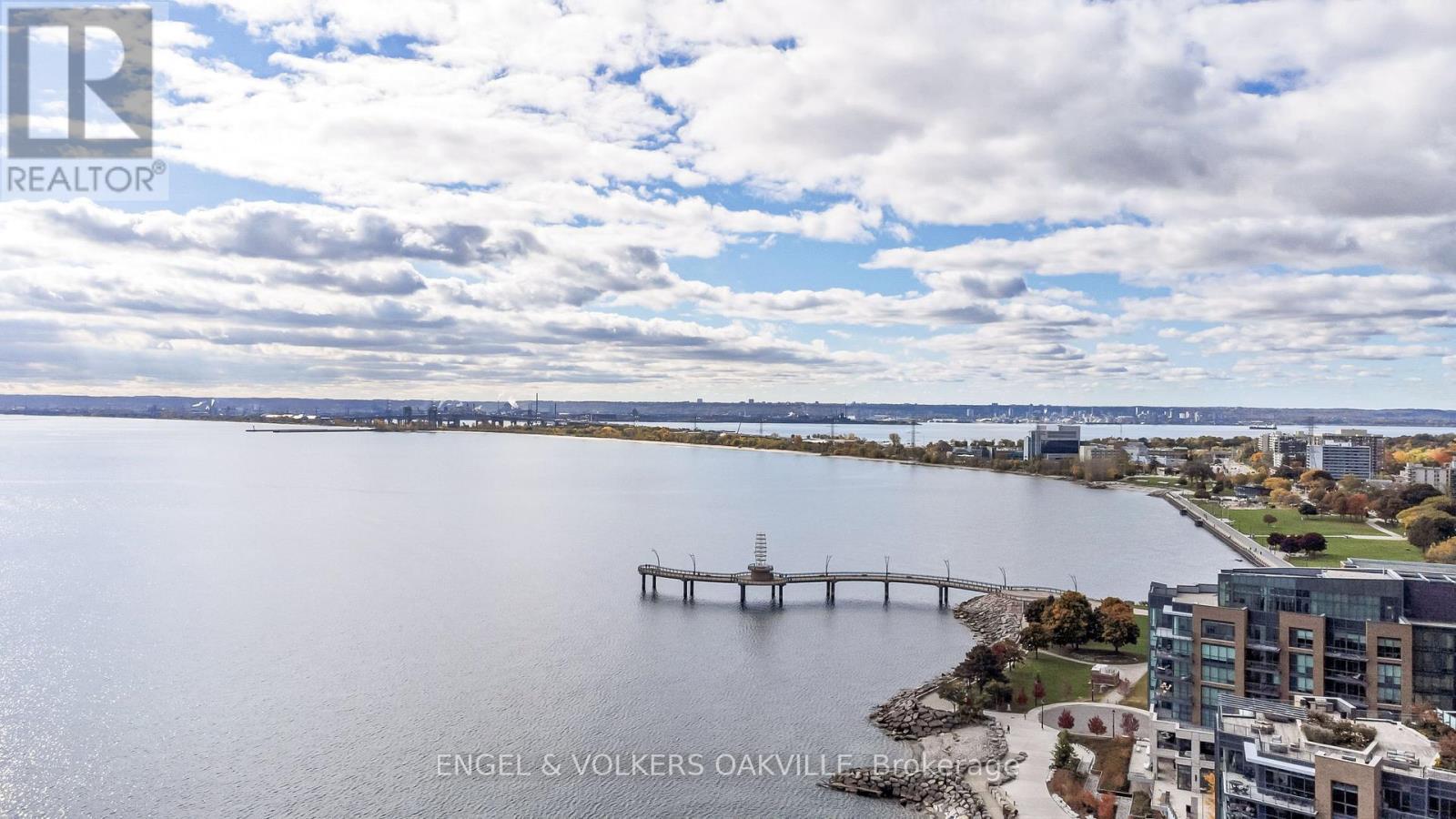 905 - 370 Martha Street, Burlington, Ontario  L7R 0G9 - Photo 2 - W12520524