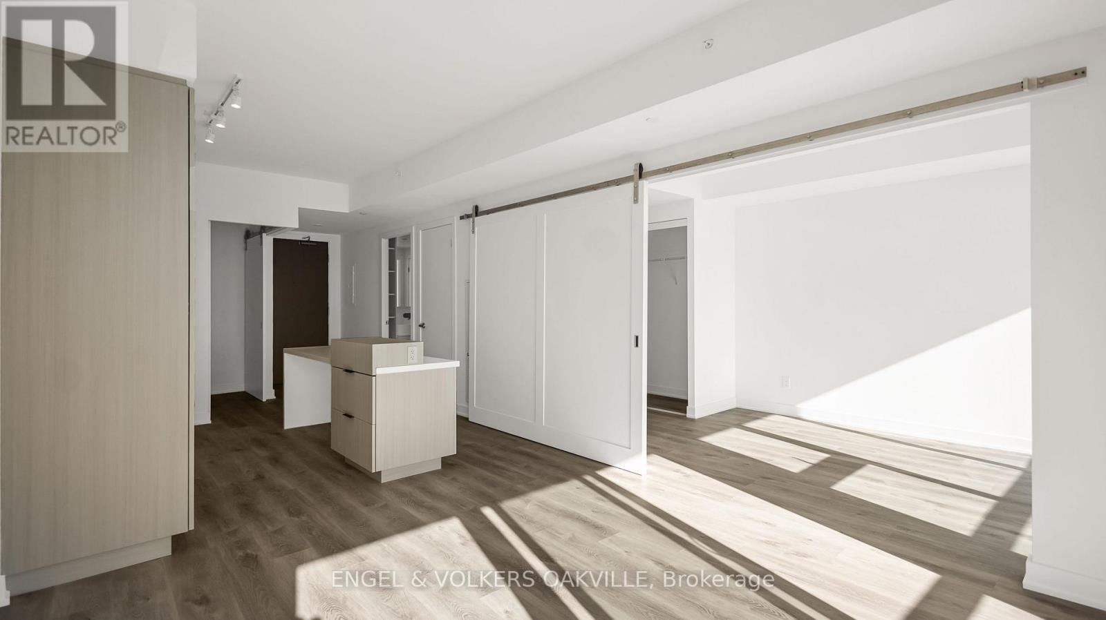 905 - 370 Martha Street, Burlington, Ontario  L7R 0G9 - Photo 24 - W12520524