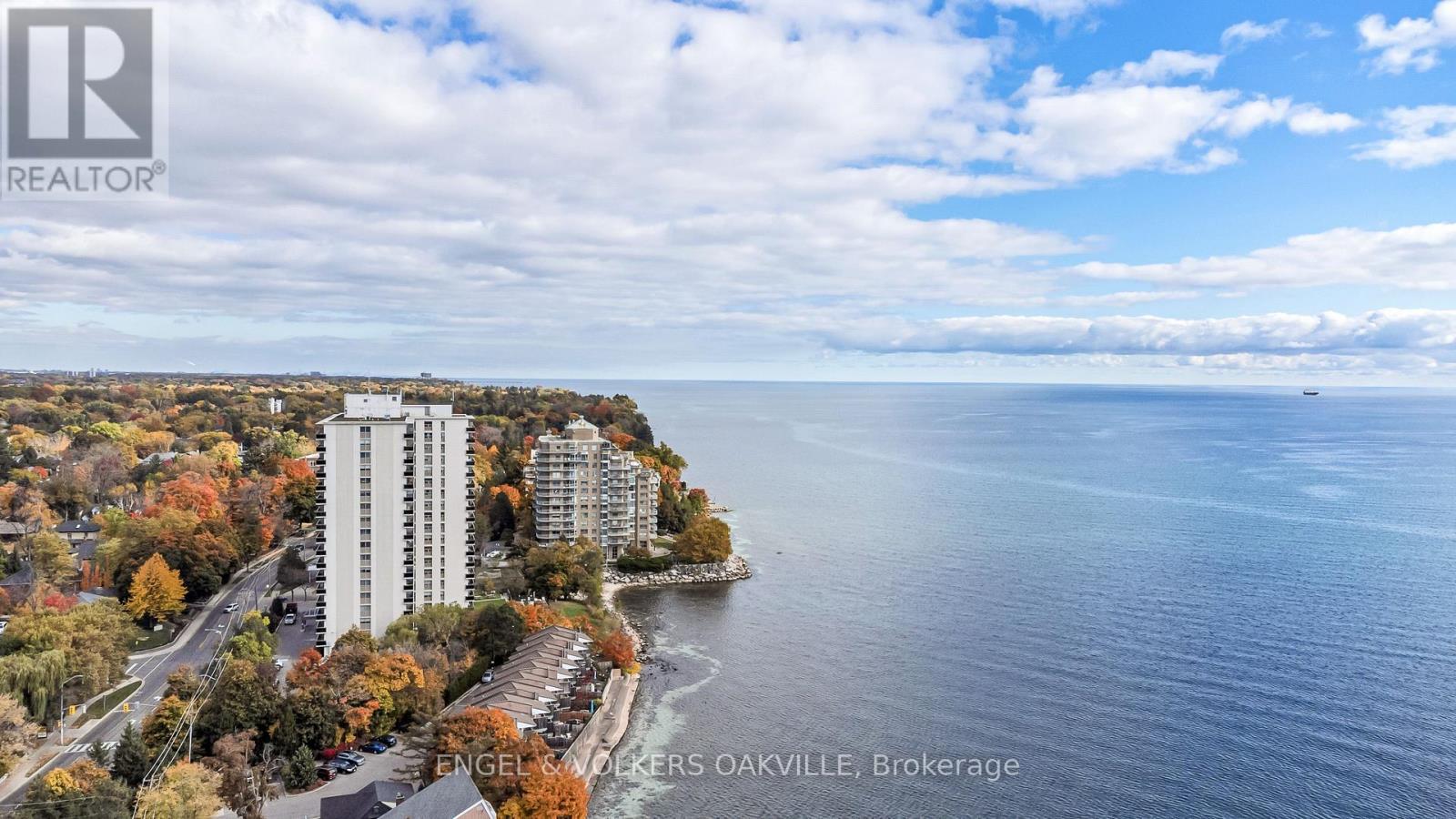 905 - 370 Martha Street, Burlington, Ontario  L7R 0G9 - Photo 3 - W12520524