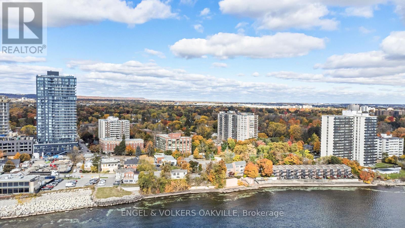 905 - 370 Martha Street, Burlington, Ontario  L7R 0G9 - Photo 4 - W12520524