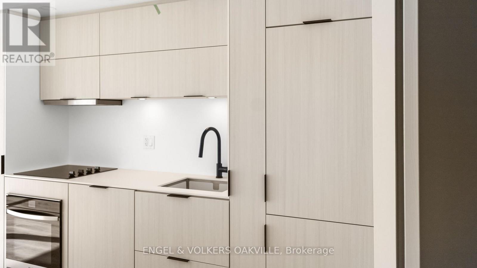 905 - 370 Martha Street, Burlington, Ontario  L7R 0G9 - Photo 6 - W12520524