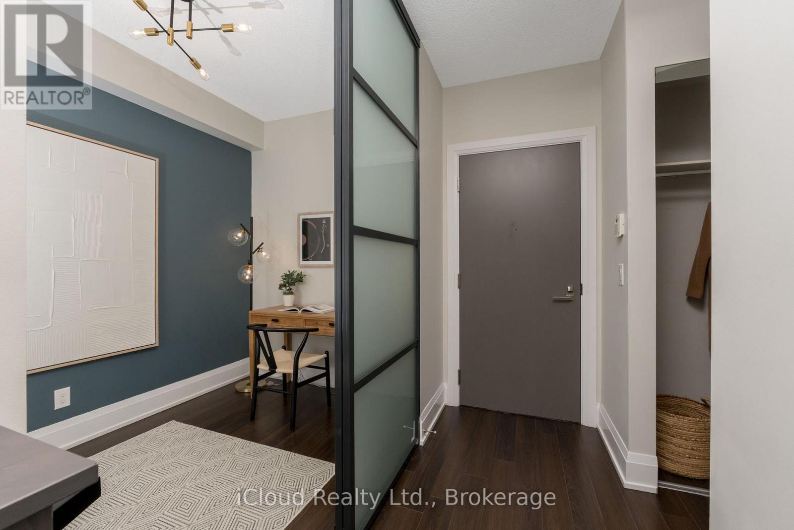 714 - 1 Old Mill Drive, Toronto, Ontario  M6S 0A1 - Photo 5 - W12385666