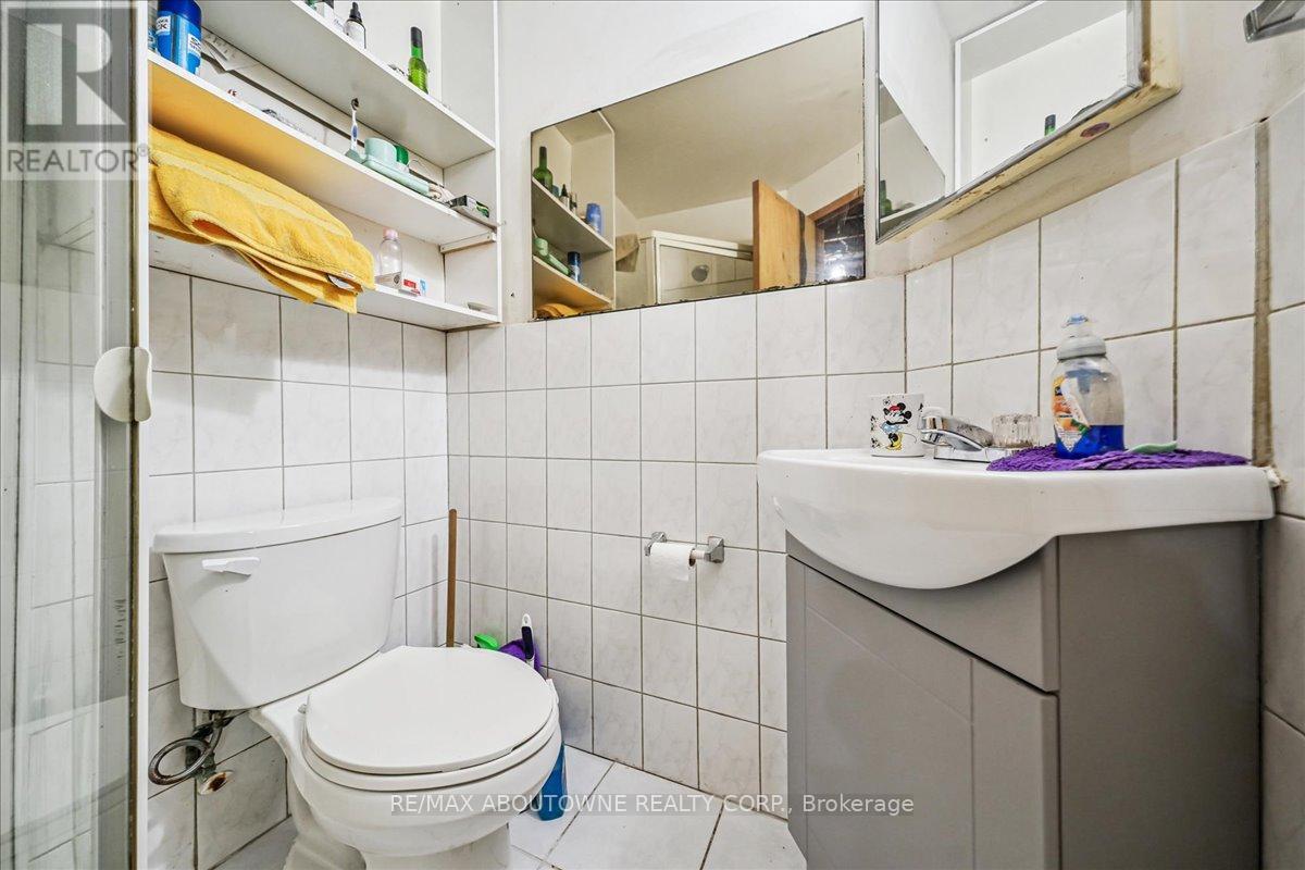 676 Galloway Crescent, Mississauga, Ontario  L5C 3W1 - Photo 28 - W12507450