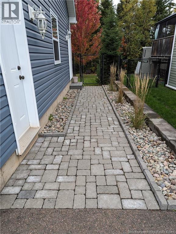 16 Melinda, Dieppe, New Brunswick  E1A 0W8 - Photo 4 - NB128426