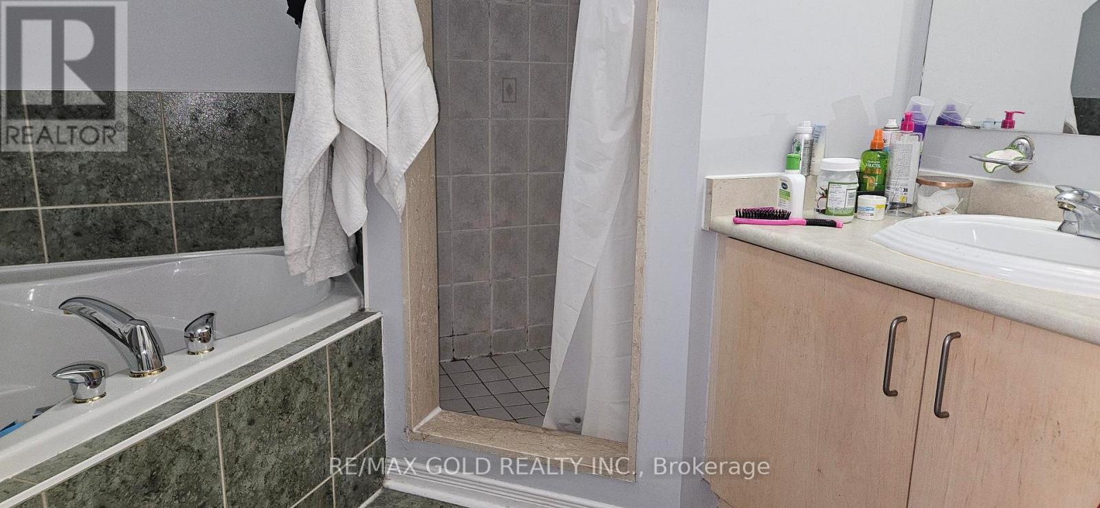 69 Milkweed Crescent, Brampton, Ontario L7A 2G5 - Photo 14 - W12519974